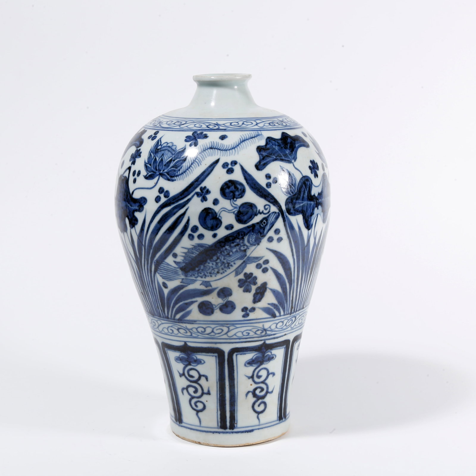 A BLUE AND WHITE PLUM VASE WITH FISH AND ALGAE PATTERN: Blue and White Plum Vase with Fish and Algae Pattern