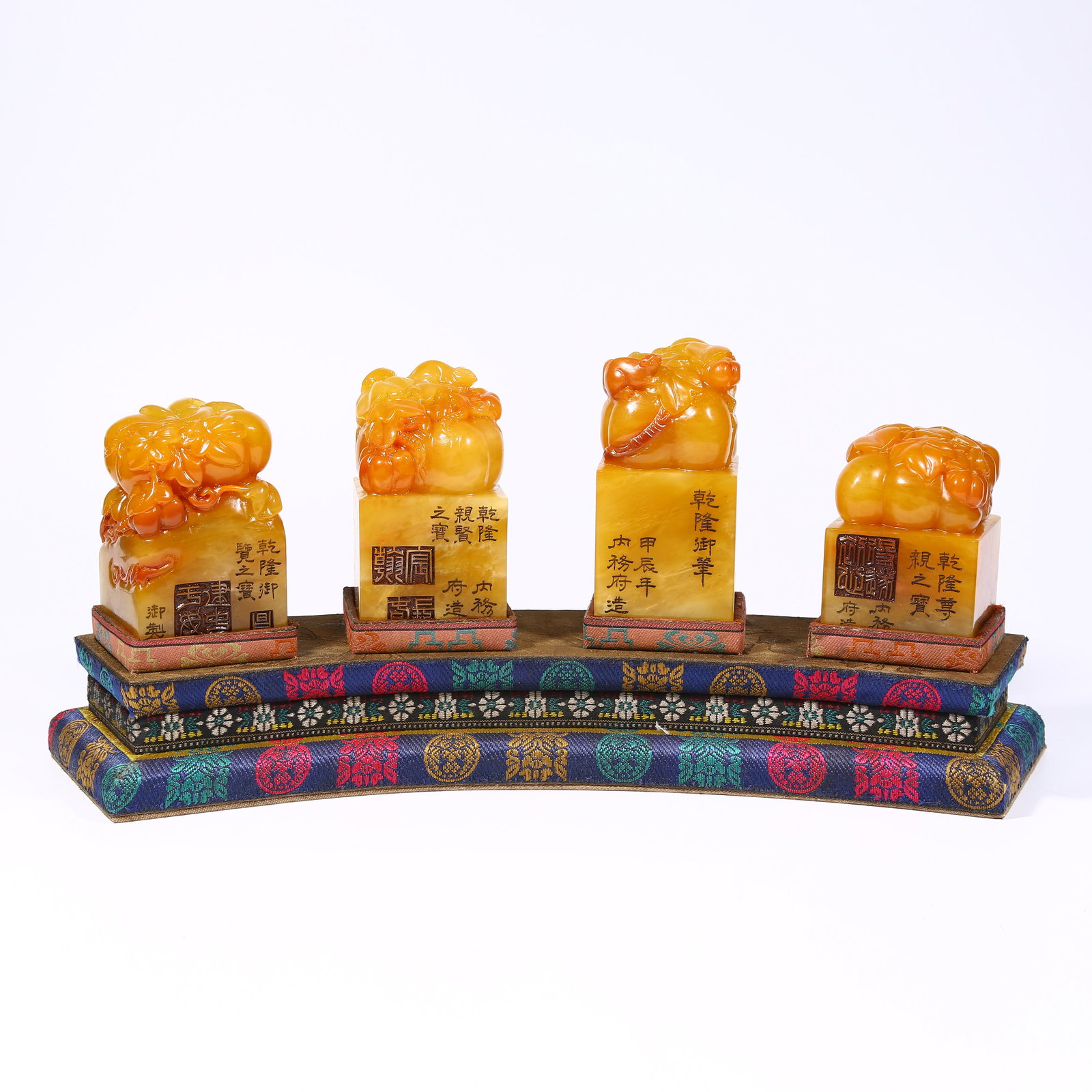 A SET OF SHOUSHAN STONE SEALS WITH BLESSING MELON KNOBS: Set of Shoushan stone seals with blessing melon knobs