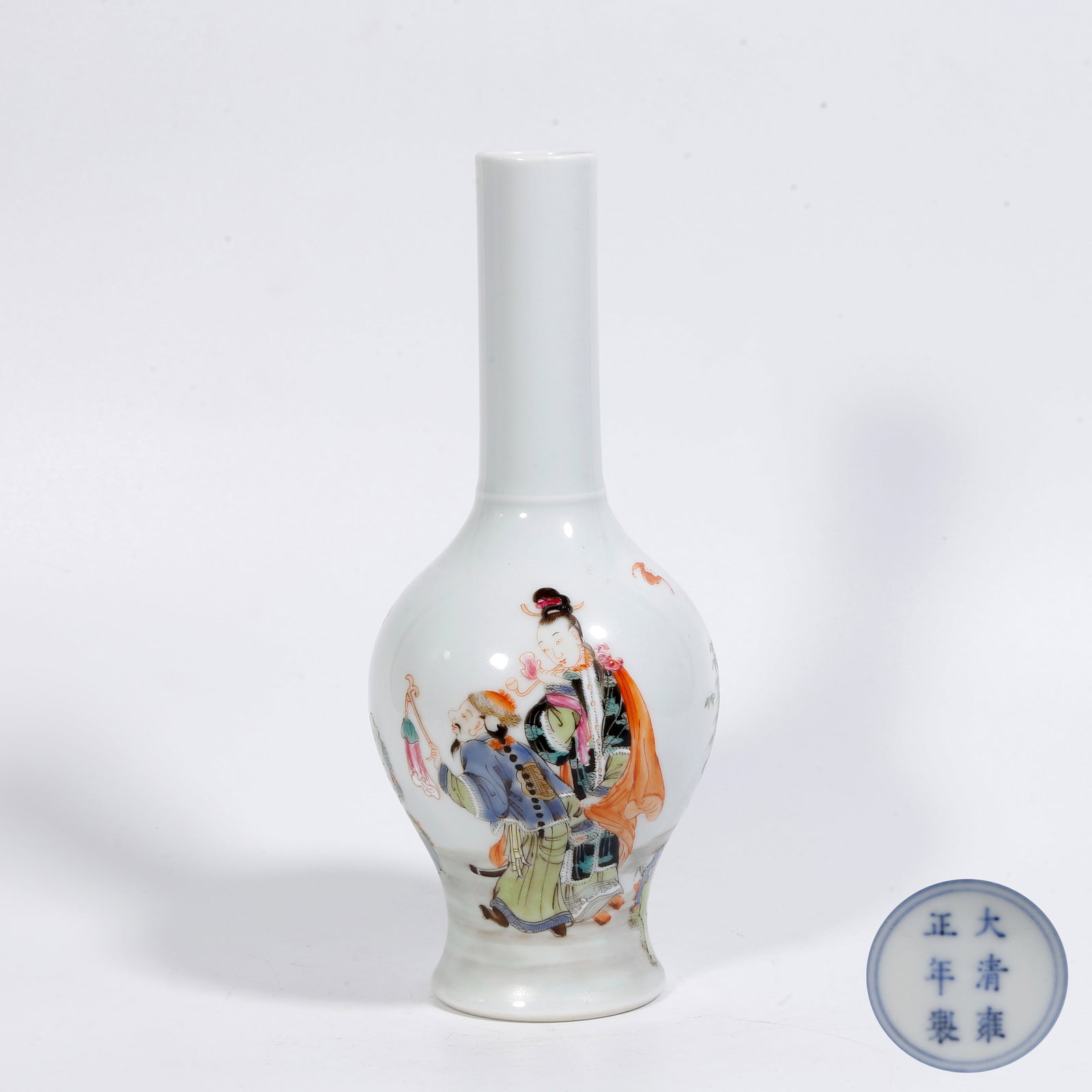 A FAMILLE-ROSE LONG-NECK VASE WITH FIGURE NARRATIVE SCENES: Famille-Rose Long-Neck Vase with Figure Narrative Scenes