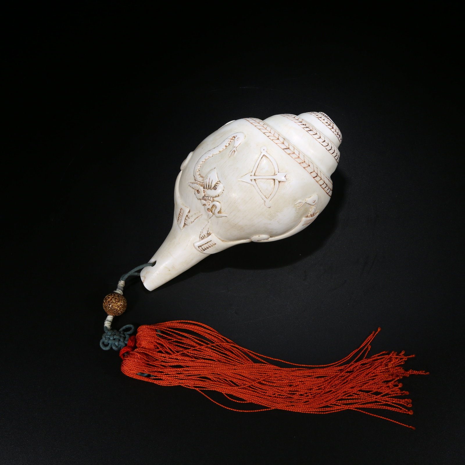 A RITUAL CONCH (1 of 8)