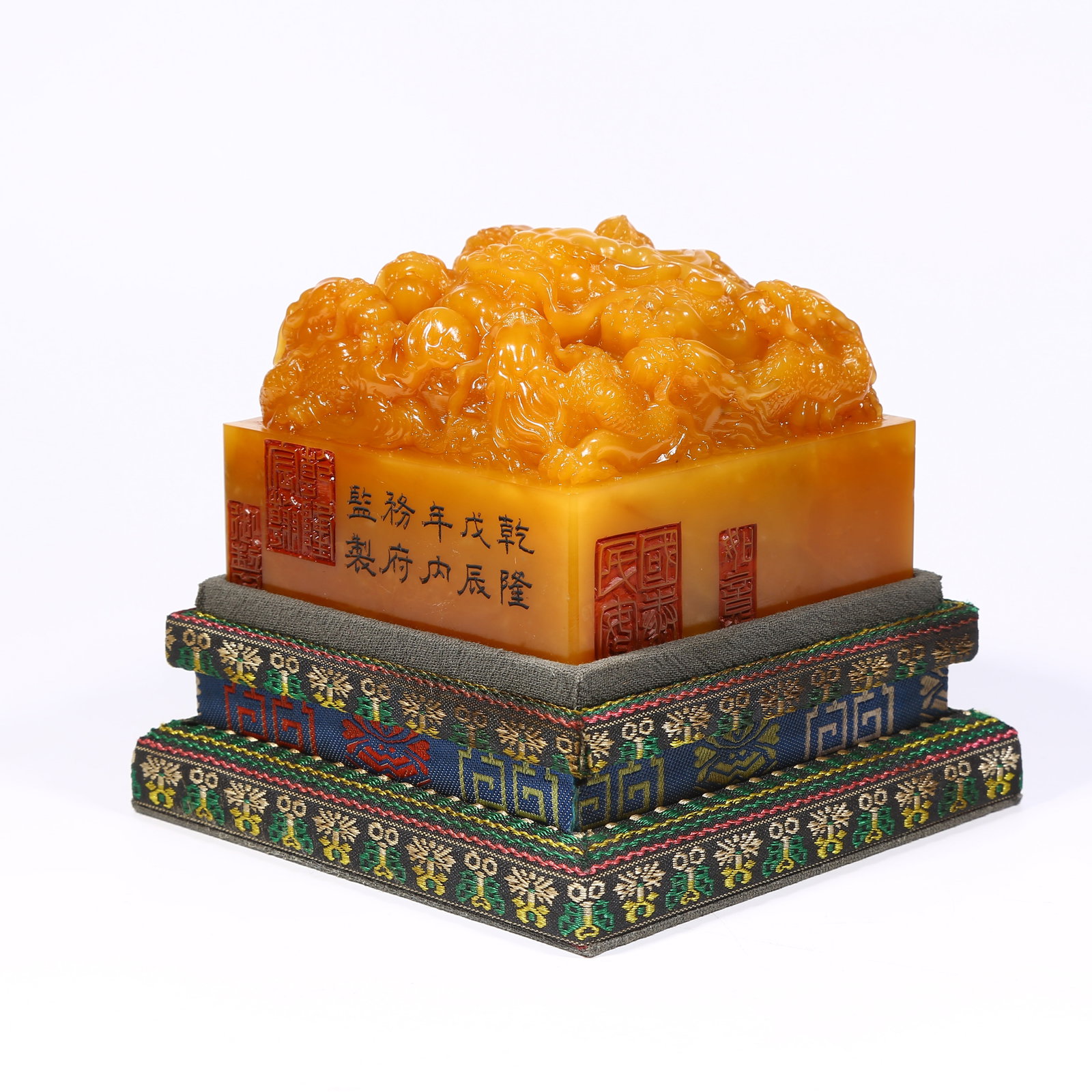 A SHOUSHAN TIANHUANG STONE SEAL WITH DRAGON KNOB (1 of 8)