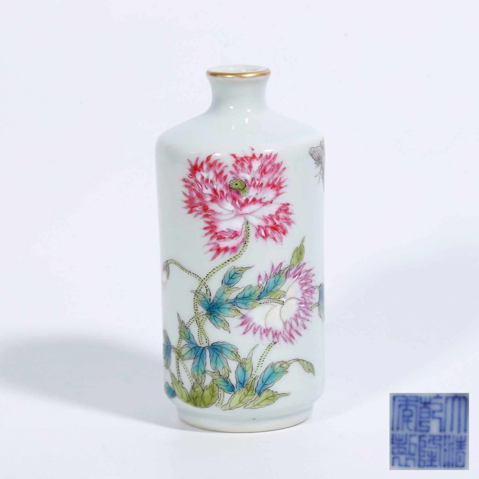 A FAMILLE-ROSE SNUFF BOTTLE WITH FLOWER-AND-BUTTERFLY MOTIFS (1 of 10)