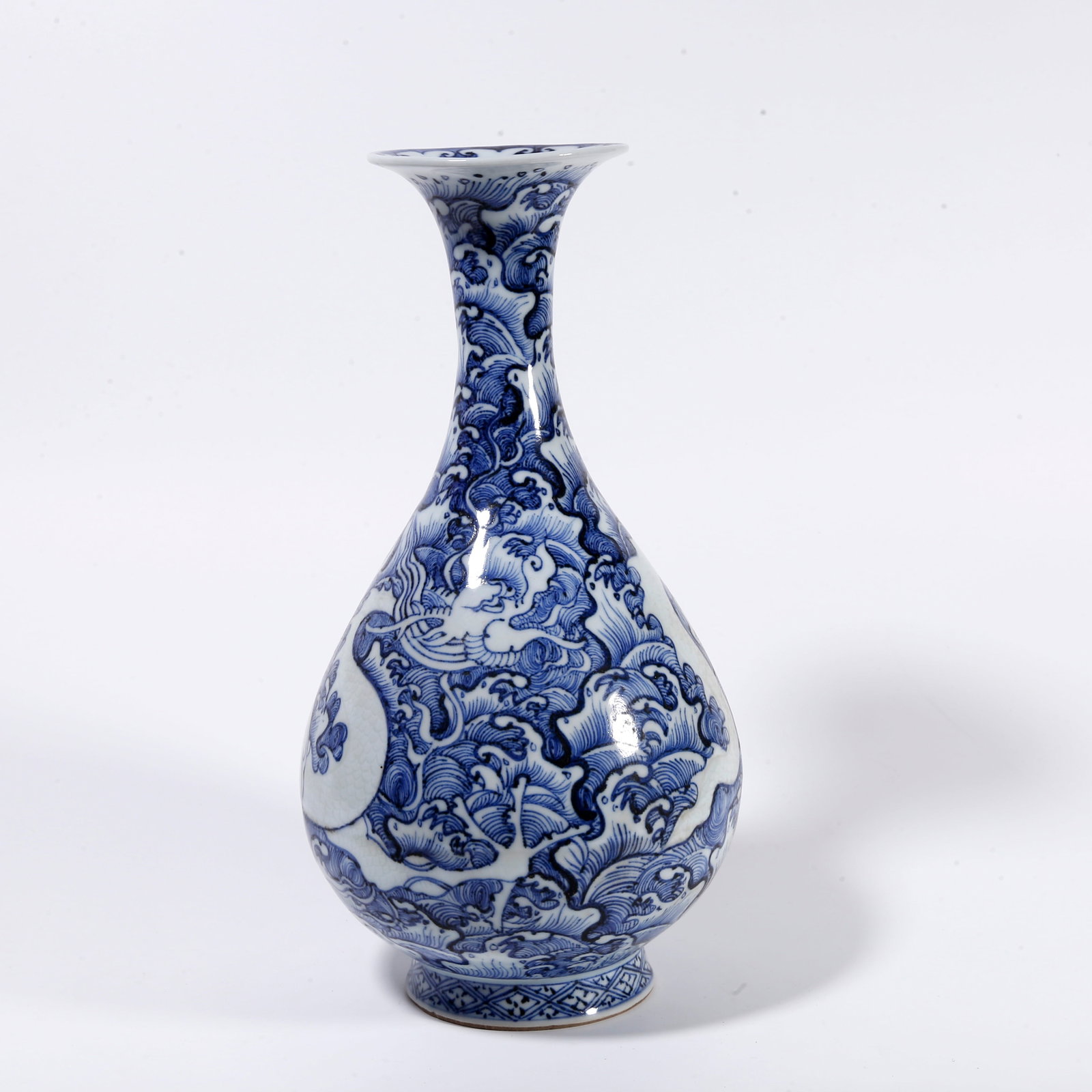 A BLUE AND WHITE PEAR-SHAPED VASE WITH RESERVED-SEA DRAGON PATTERN (1 of 11)