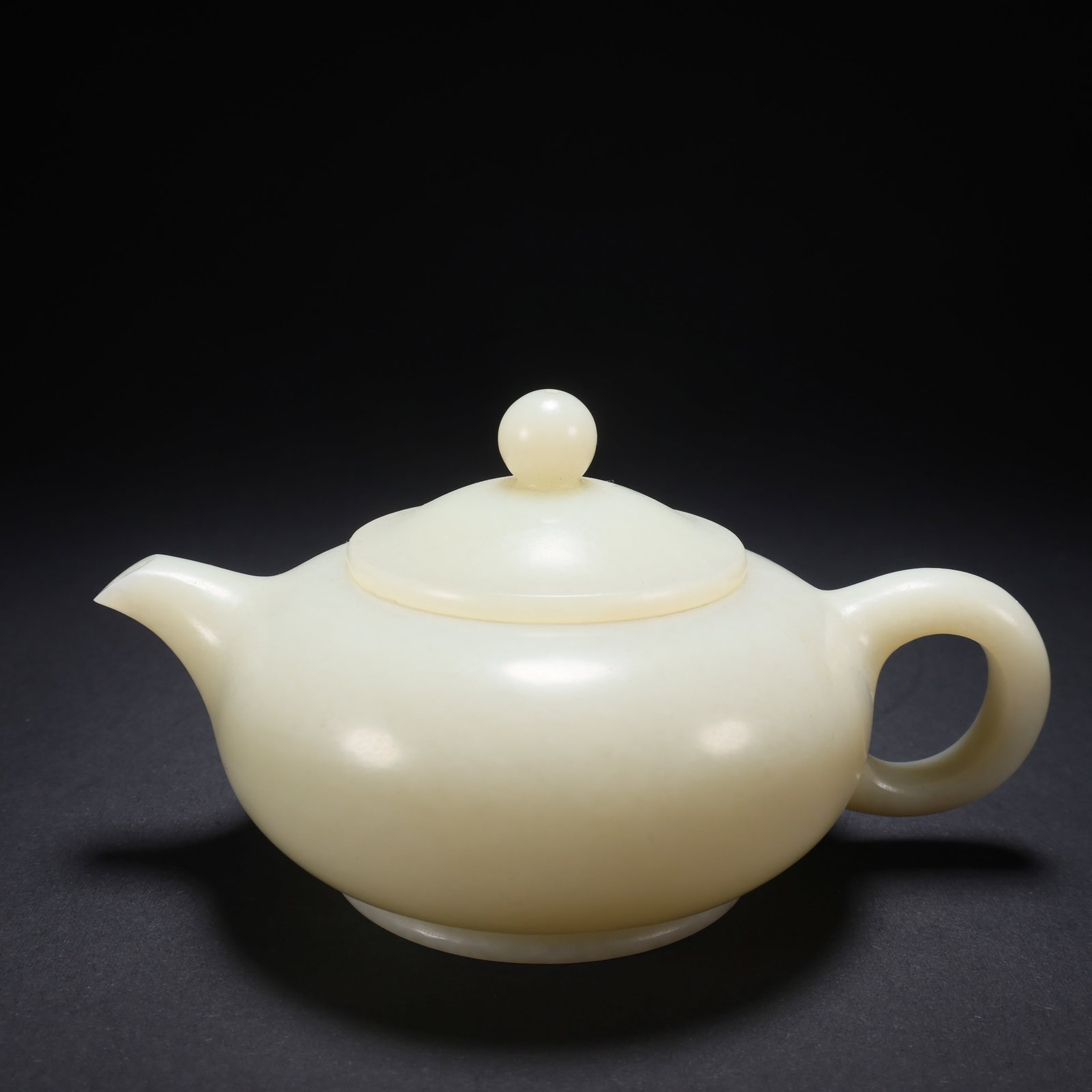 A HETIAN JADE QIANLONG IMPERIAL PLAIN WINE POT: Hetian Jade Qianlong Imperial Plain Wine Pot