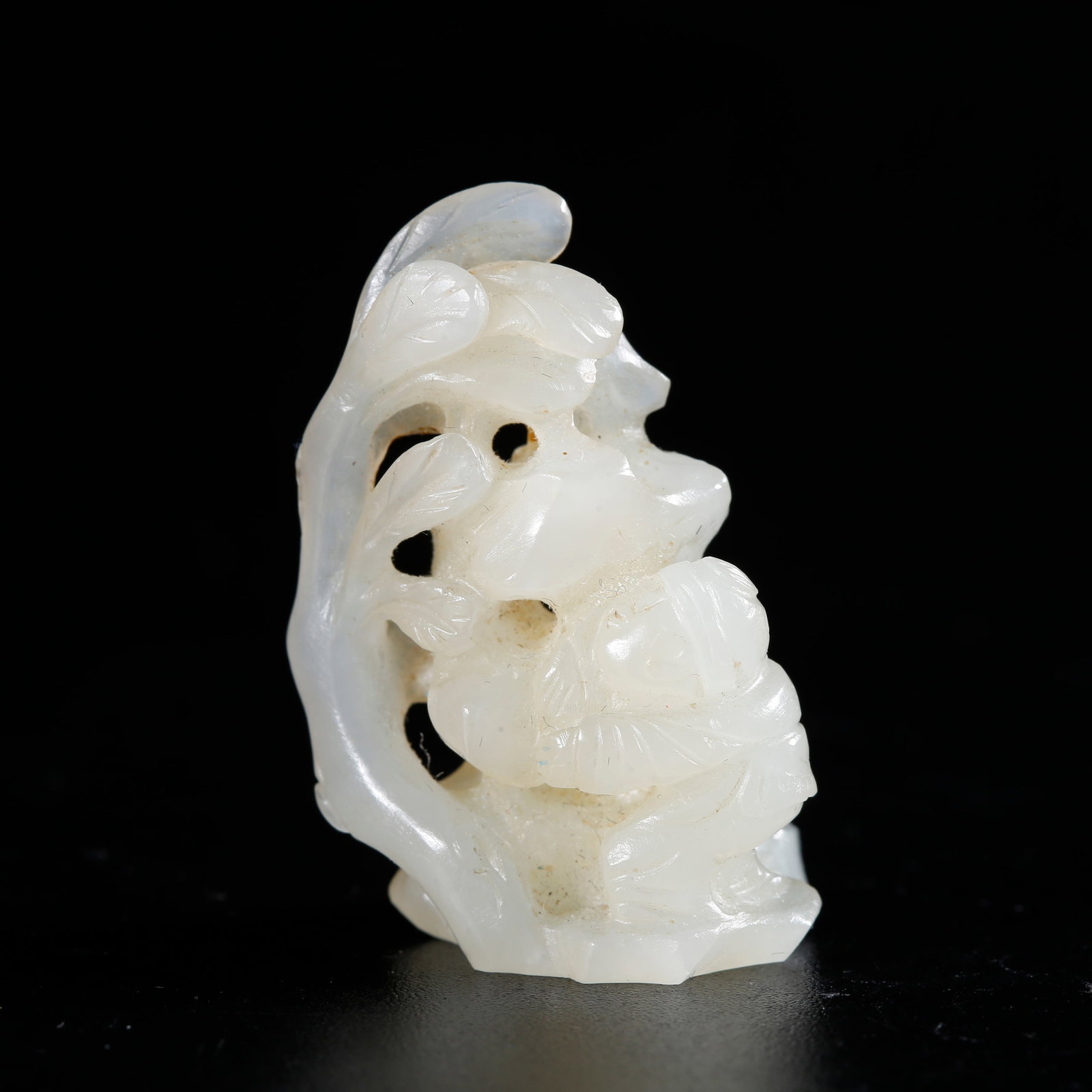 A HETIAN JADE CARVED CENSER FINIAL IN FIGURE MOUNTAIN SHAPE: Hetian Jade Carved Censer Finial in Figure Mountain Shape