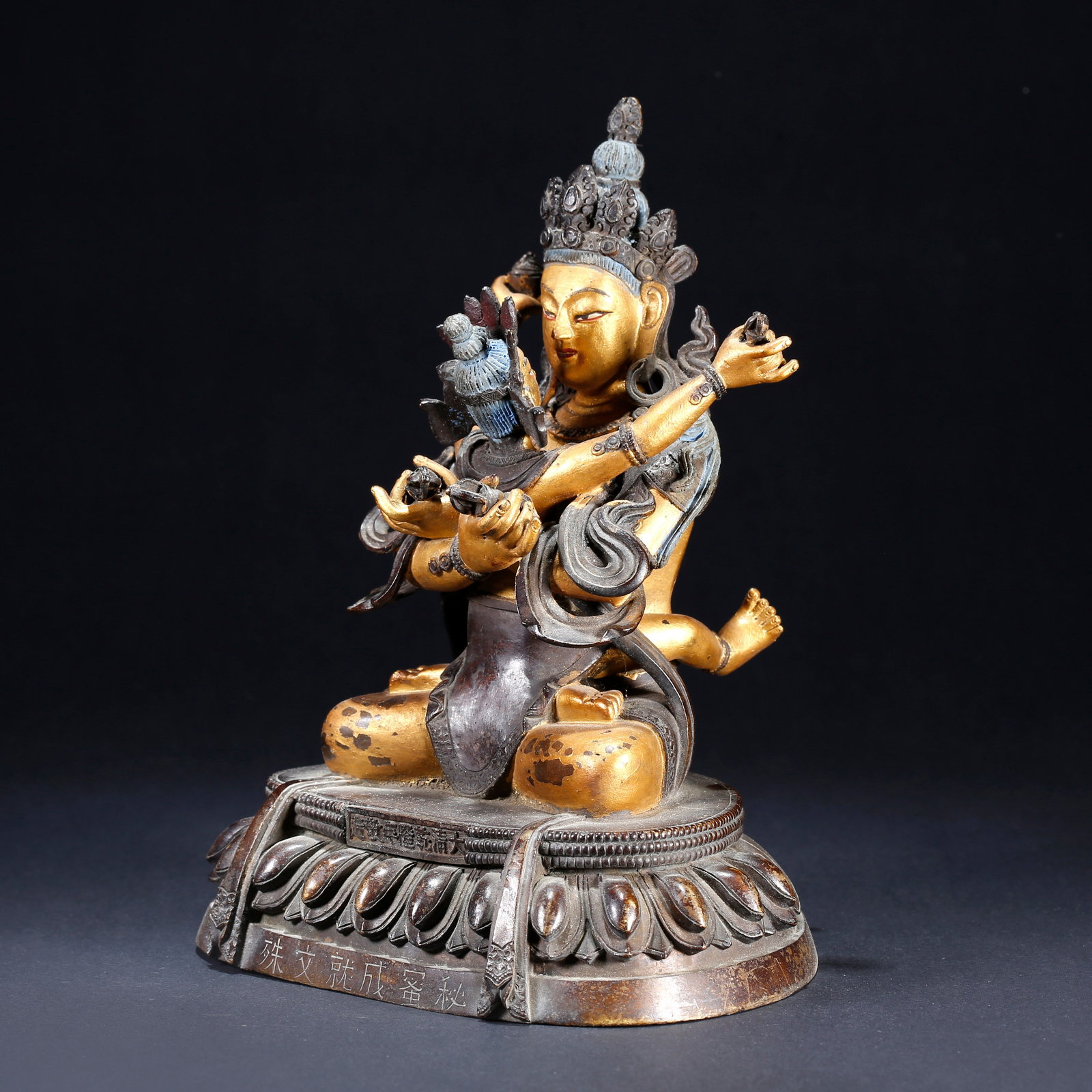 A GILT BRONZE BUDDHA STATUE: Gilt Bronze Buddha Statue
