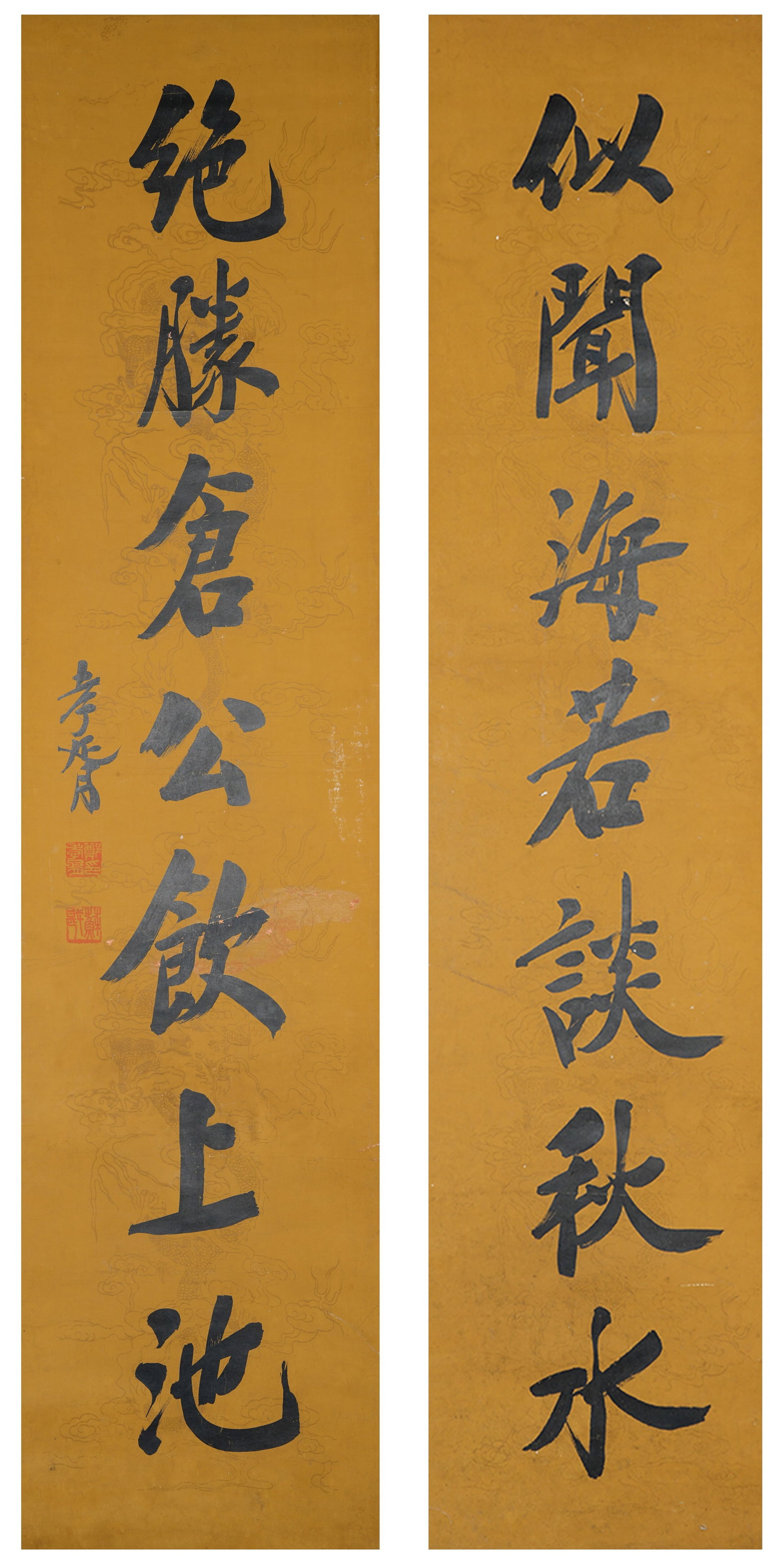 A CALLIGRAPHIC COUPLET ON PAPER BY ZHENG XIAOXU.鄭孝胥: Calligraphic couplet on paper by Zheng Xiaoxu.鄭孝胥
