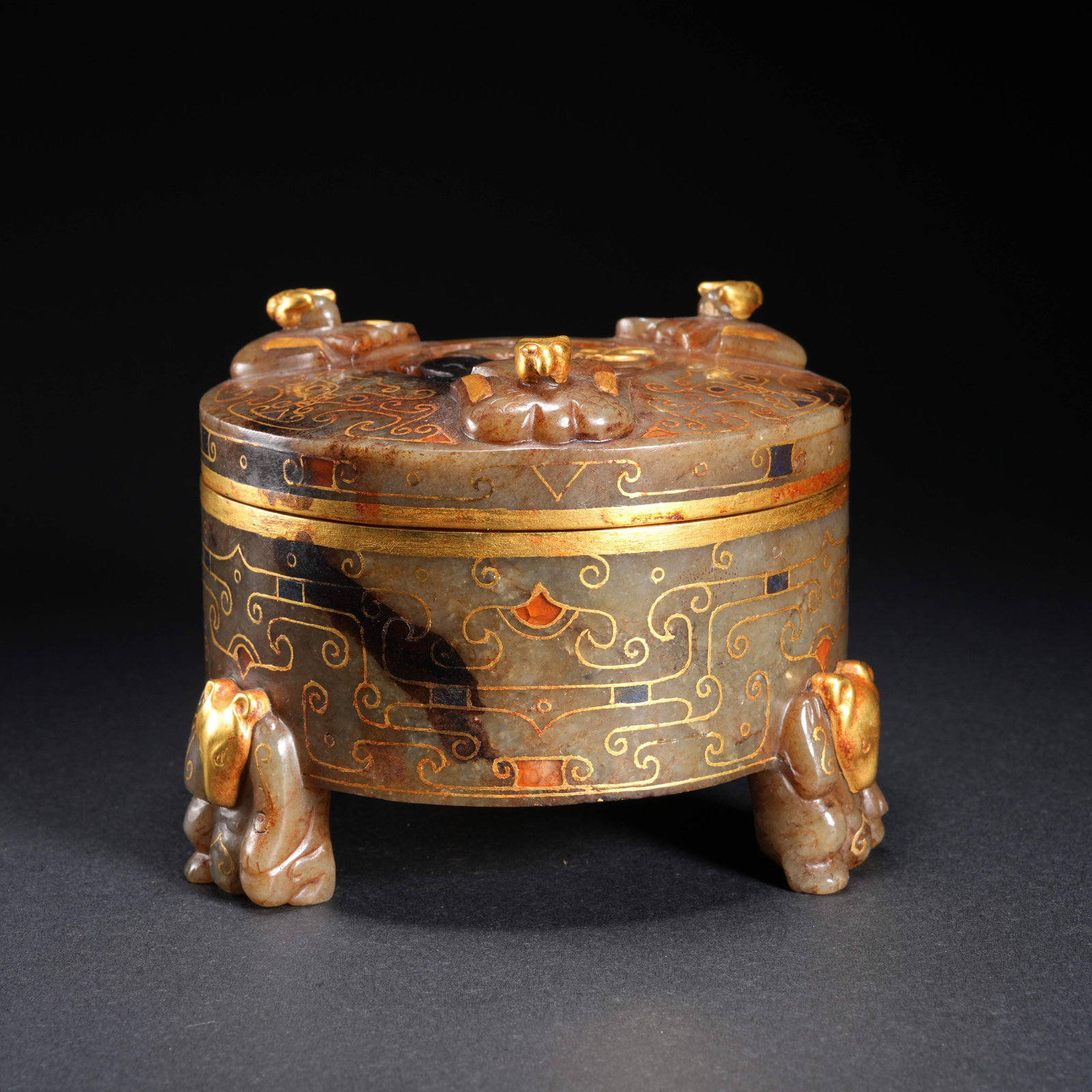 A HETIAN JADE GILT-INLAID TRIPOD INCENSE BURNER: Hetian Jade Gilt-Inlaid Tripod Incense Burner