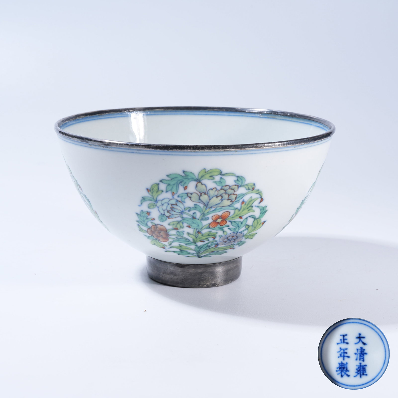 A DOUCAI BOWL WITH FLORAL DESIGN (1 of 9)