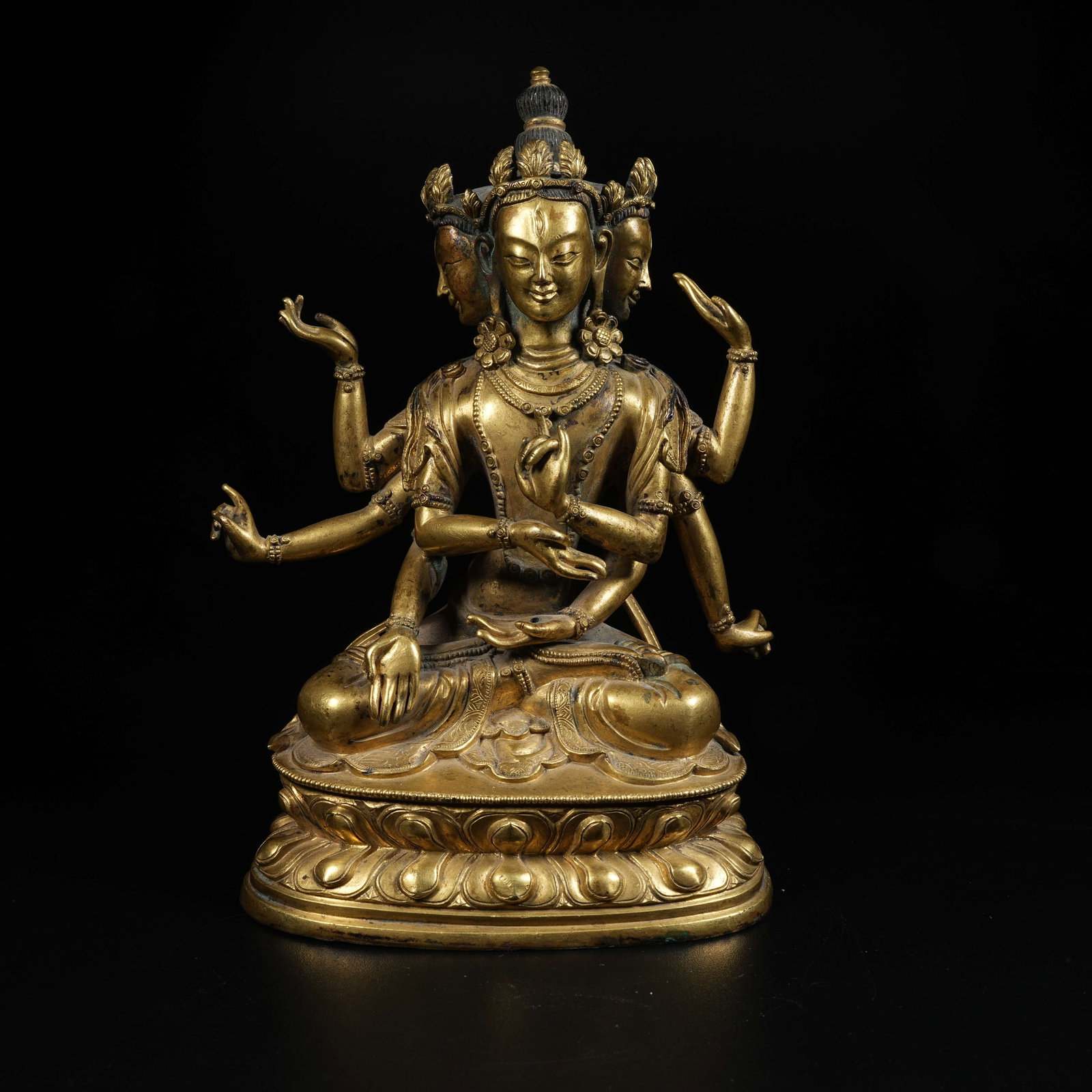 A GILT BRONZE STATUE OF BUDDHA MOTHER VICTORIOUS: Gilt Bronze Statue of Buddha Mother Victorious