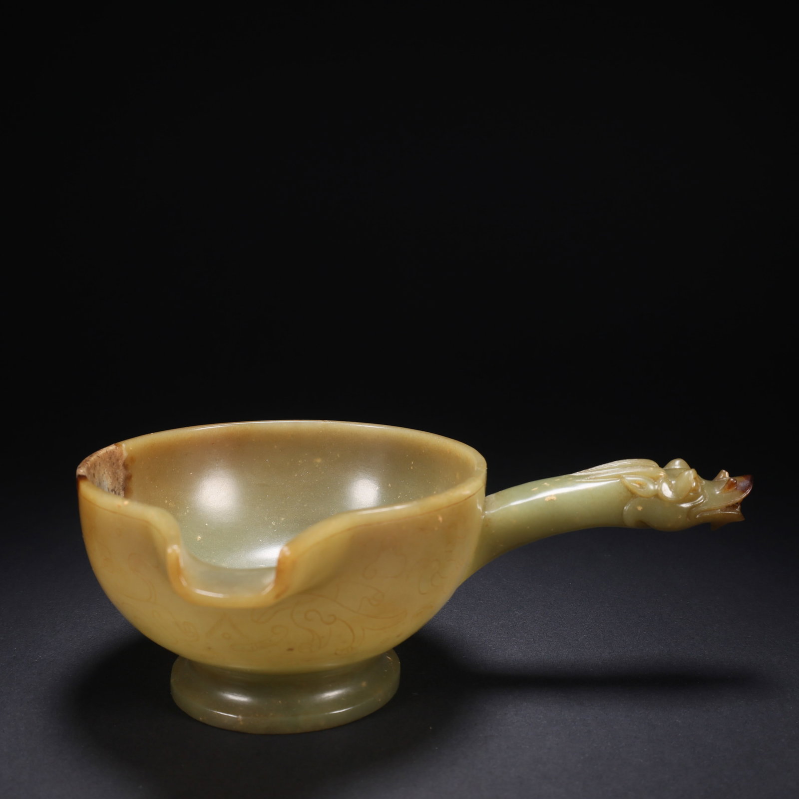 A HETIAN HUANGYU DRAGON AND PHOENIX PATTERN DRAGON-HANDLED SPOON (1 of 9)