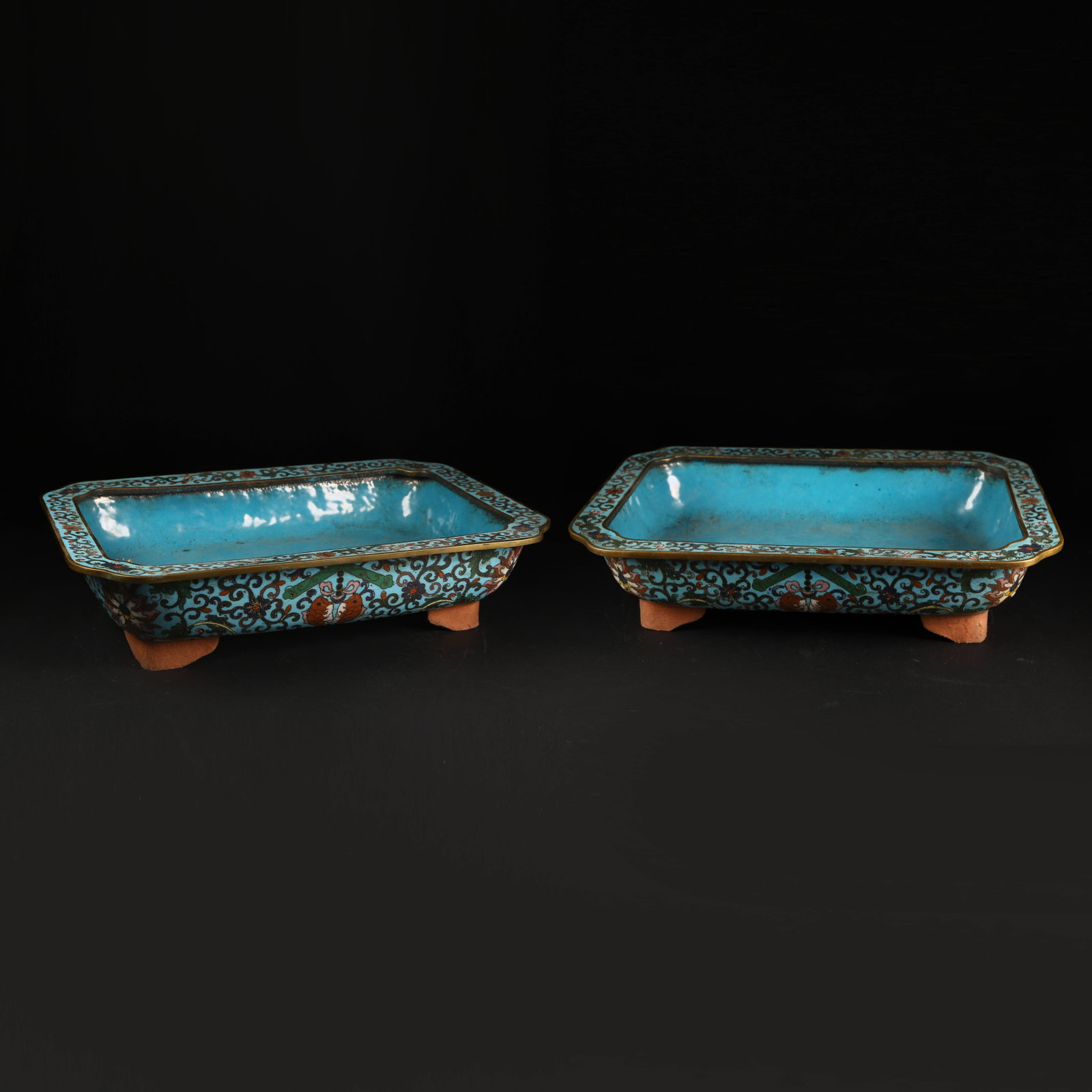 A SET OF BRONZE CLOISONNÉ ENAMEL NARCISSUS PLANTERS WITH SCROLLING FLORAL PATTERN: Set of Bronze Cloisonné Enamel Narcissus Planters with Scrolling Floral Pattern