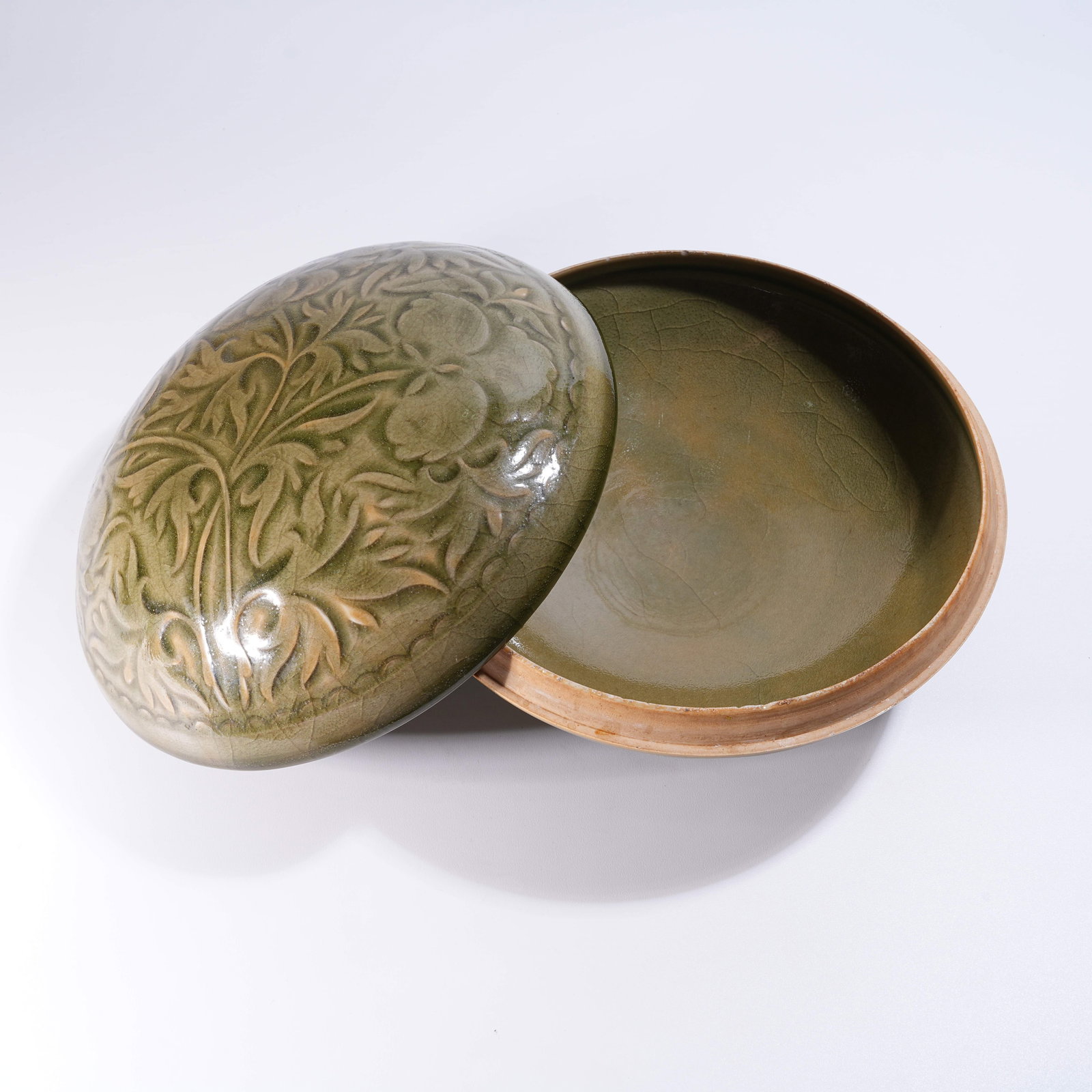 A CIZHOU KILN INCISED COVERED BOX (1 of 9)