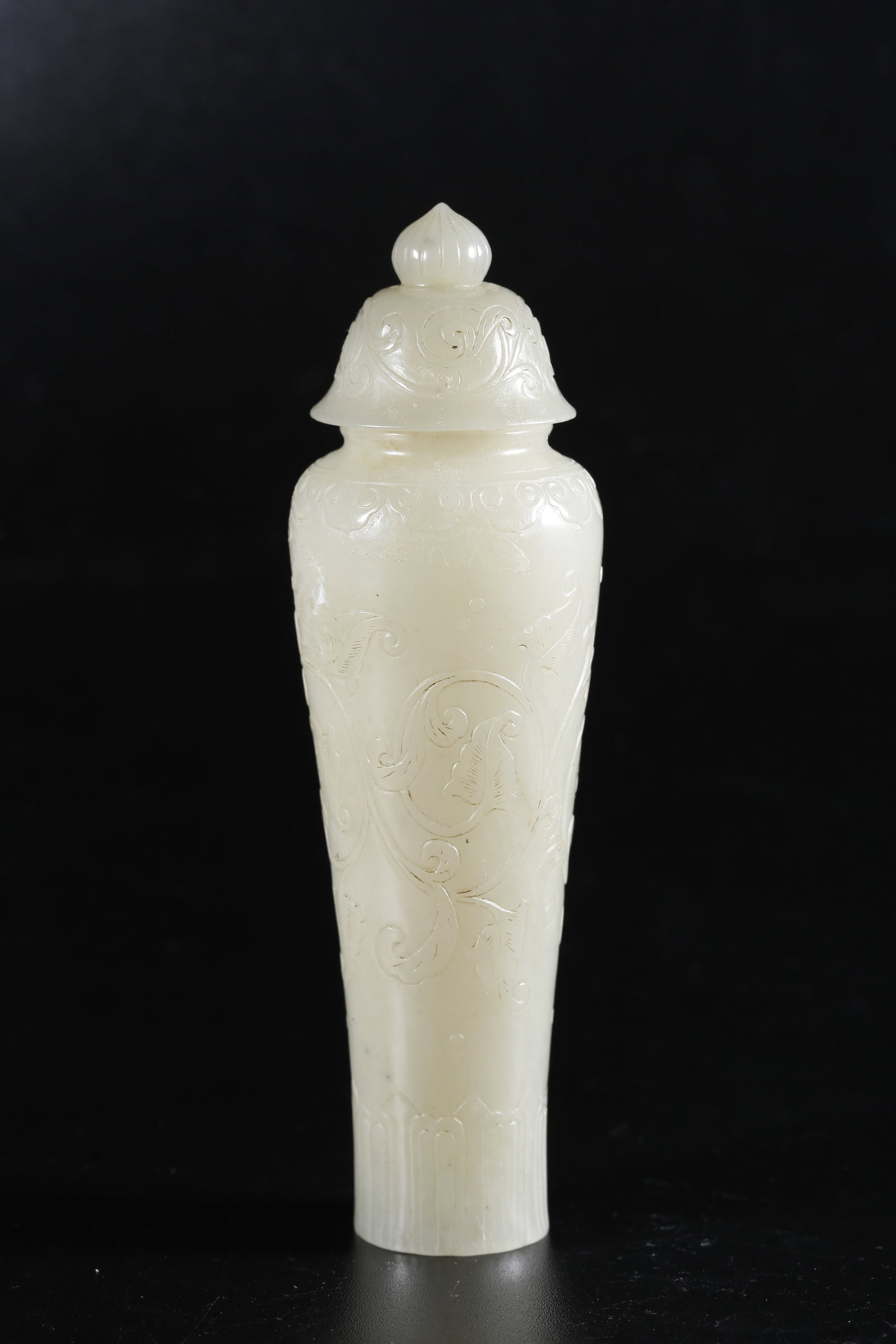A HETIAN JADE CARVED COVERED VASE WITH FLORAL PATTERN: Hetian Jade Carved Covered Vase with Floral Pattern