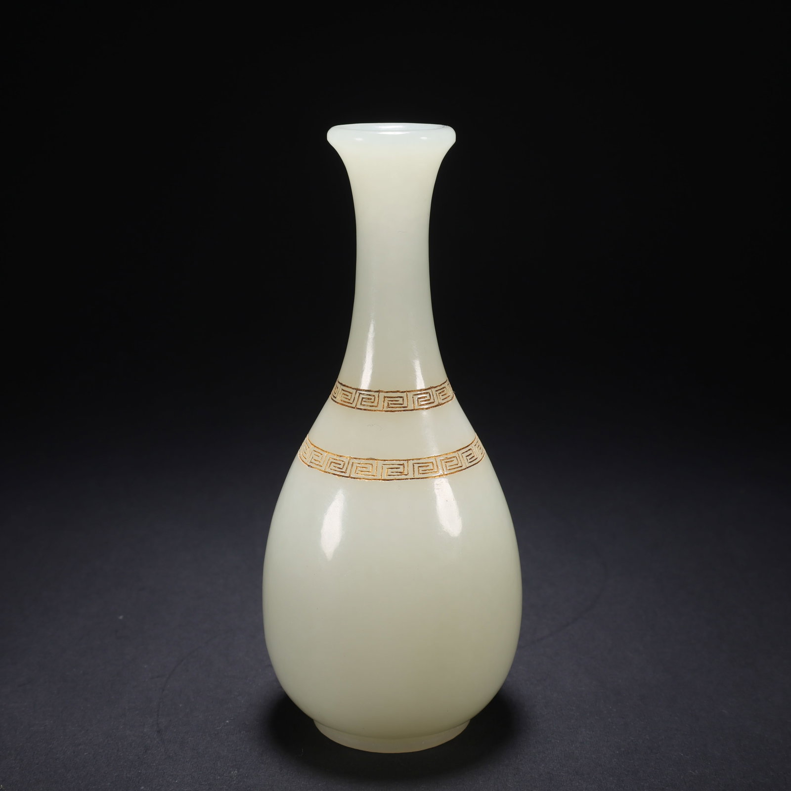 A HETIAN JADE GILT-DECORATED HUI-PATTERN SLIGHTLY-LARGER JADE HU SPRING BOTTLE (1 of 9)