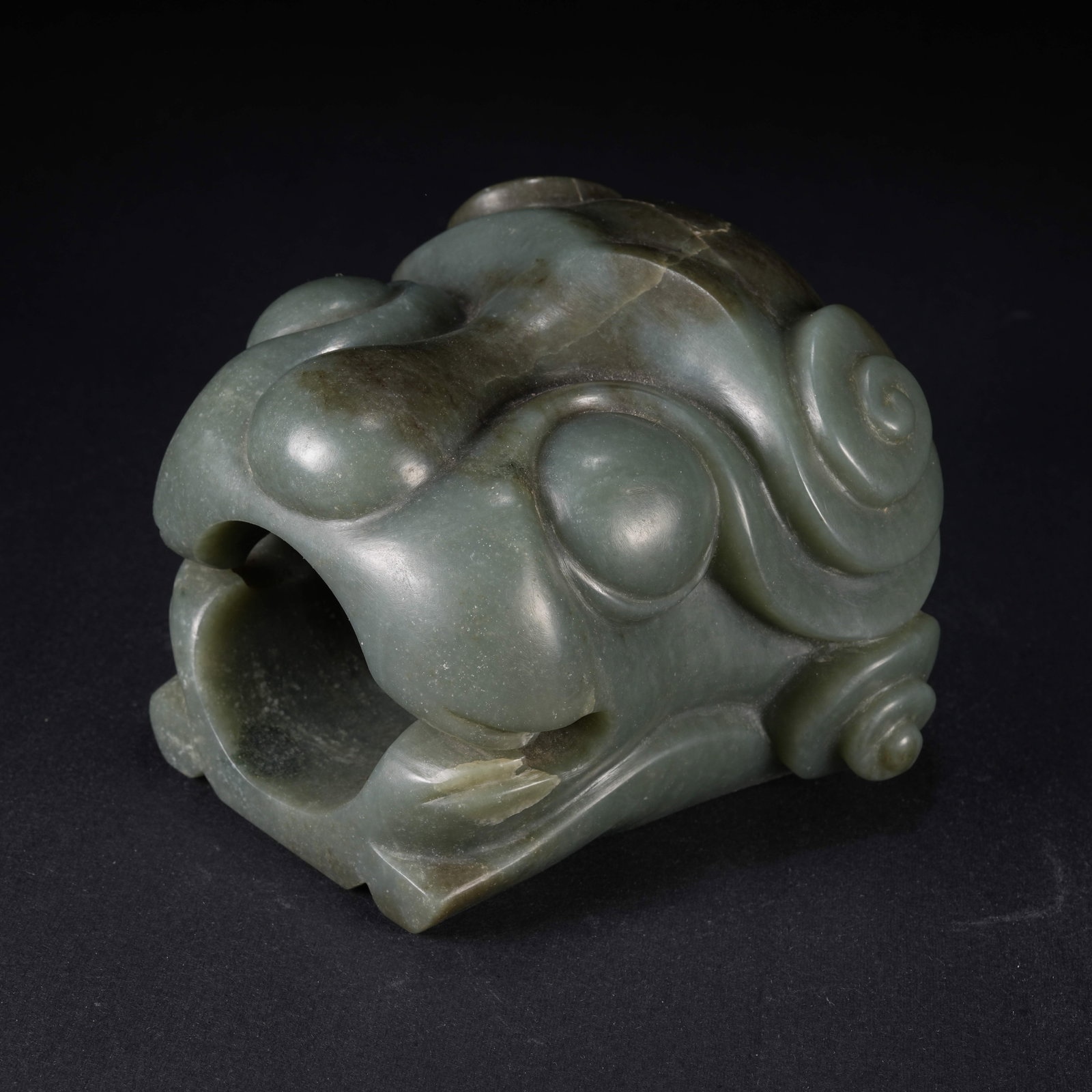 A ANCIENT JADE TIGER HEAD (1 of 8)