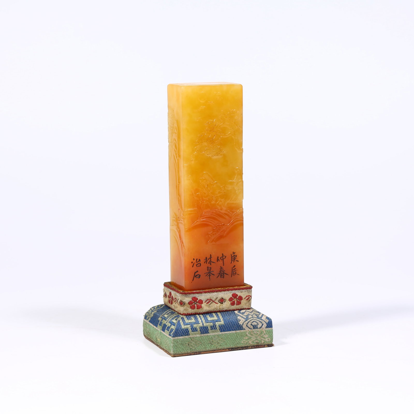 A SHOUSHAN TIANHUANG STONE SEAL WITH SHALLOW-RELIEF "ELEGANT SCHOLAR" DESIGN: Shoushan Tianhuang stone seal with shallow-relief "Elegant Scholar" design