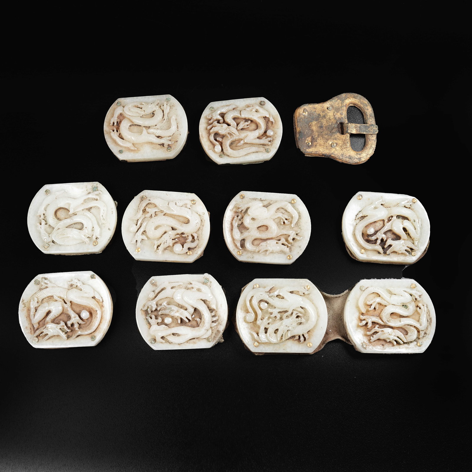 A SET OF HOTAN JADE BELT ORNAMENTS WITH DRAGON PATTERN (1 of 7)