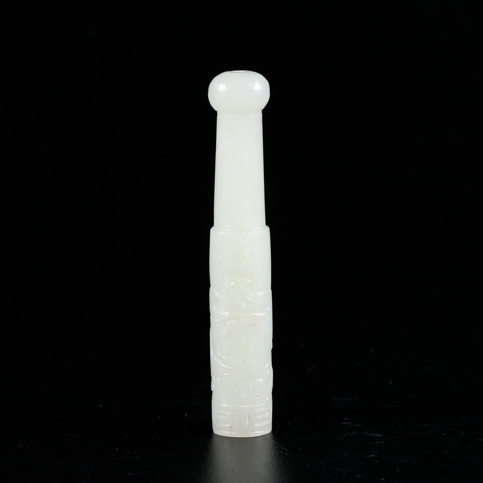A HETIAN JADE CARVED DRAGON PATTERN CIGARETTE HOLDER (1 of 10)