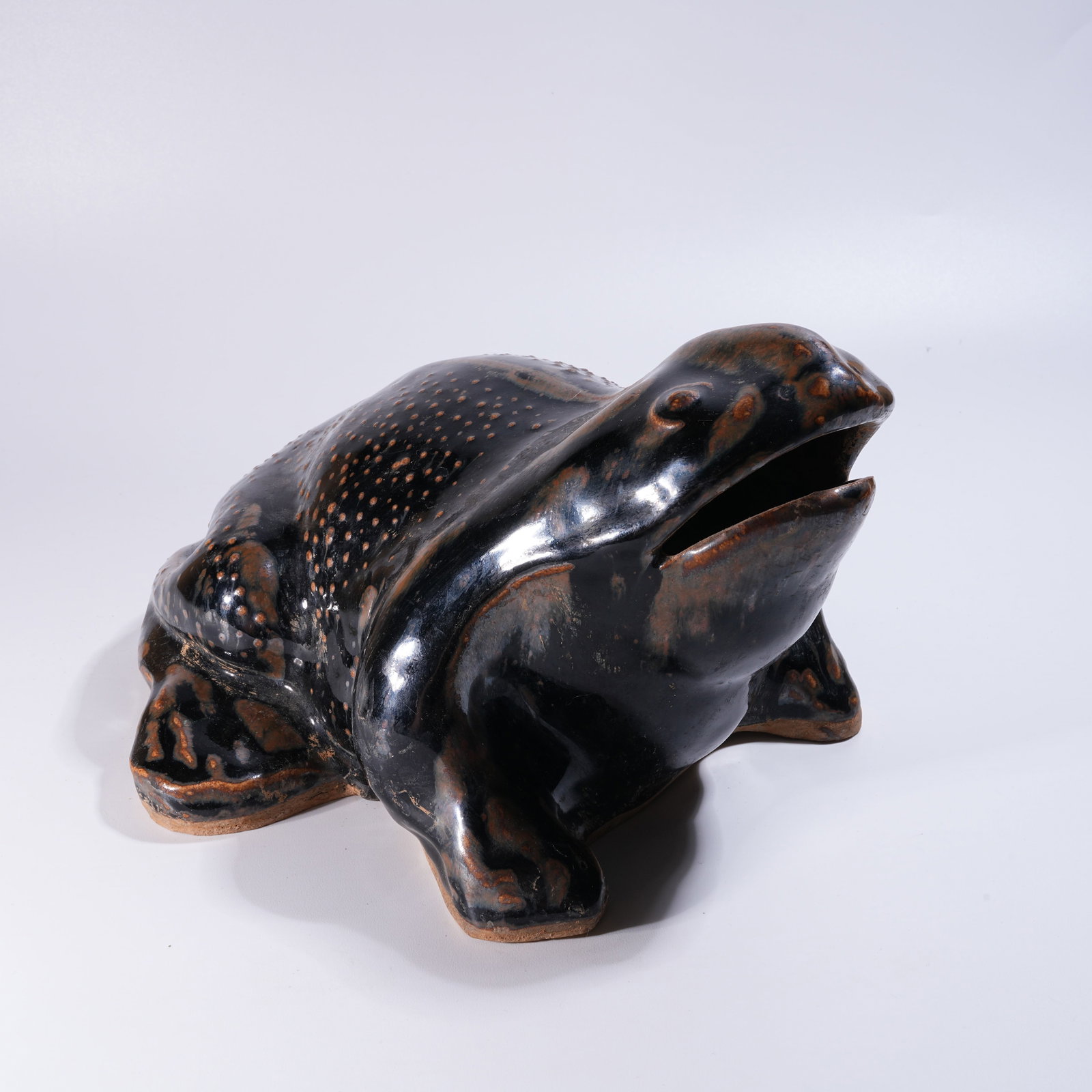 A CIZHOU KILN WATER DROPPER WITH "FROGS BRINGING WEALTH" MOTIF (1 of 8)