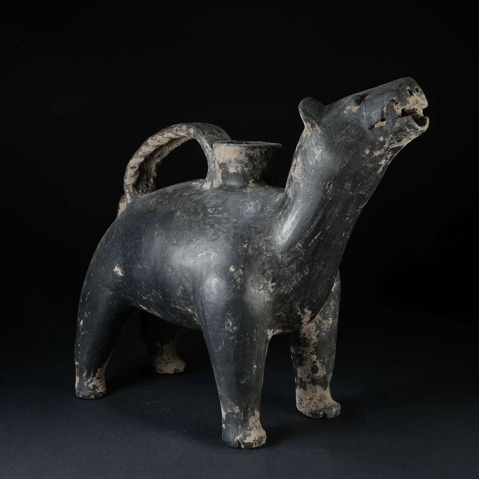 A BLACK POTTERY BEAST-SHAPED LOOP-HANDLED POT OF LONGSHAN CULTURE (1 of 9)