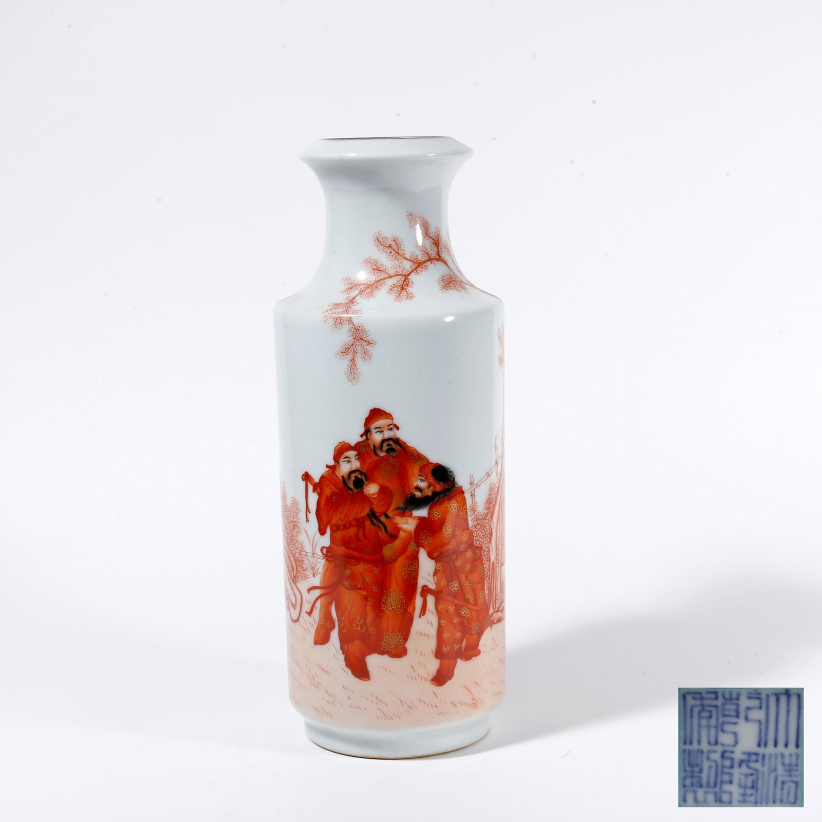 A IRON-RED GILDED CLUB-SHAPED VASE WITH FIGURE STORY PATTERN: Iron-red Gilded Club-shaped Vase with Figure Story Pattern