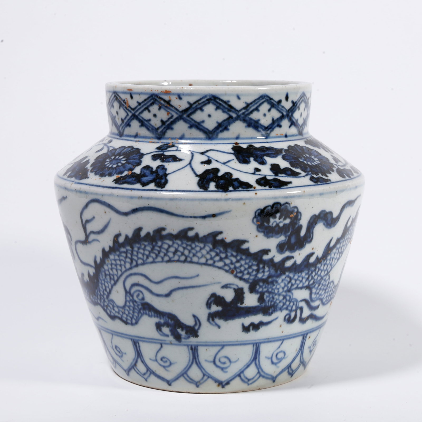 A BLUE AND WHITE JAR WITH CLOUD AND DRAGON PATTERN (1 of 8)