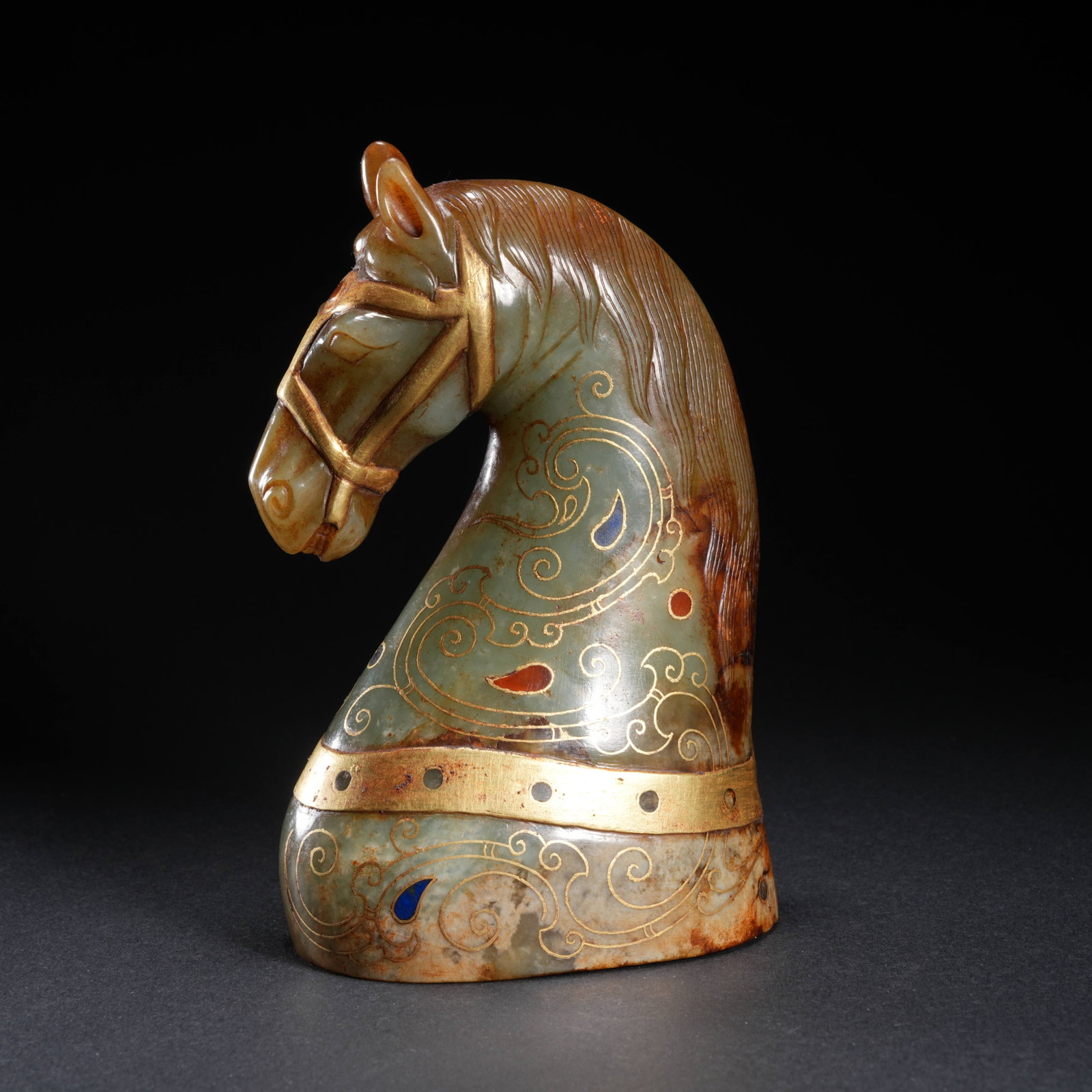 A HETIAN JADE GILT-INLAID HORSE-HEAD ORNAMENT (1 of 9)