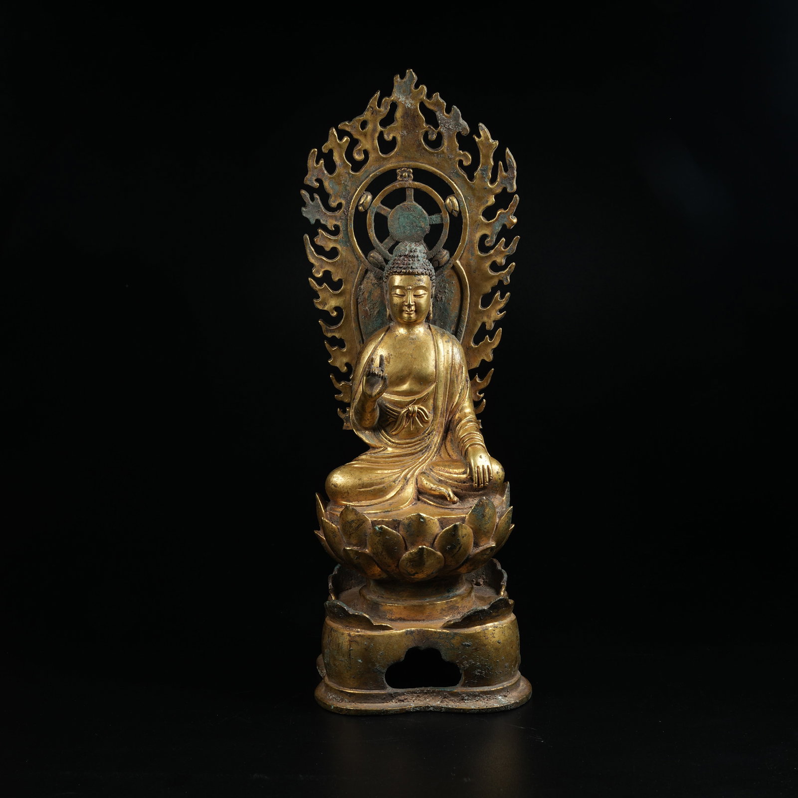 A GILT BRONZE STATUE OF SAKYAMUNI: Gilt Bronze Statue of Sakyamuni