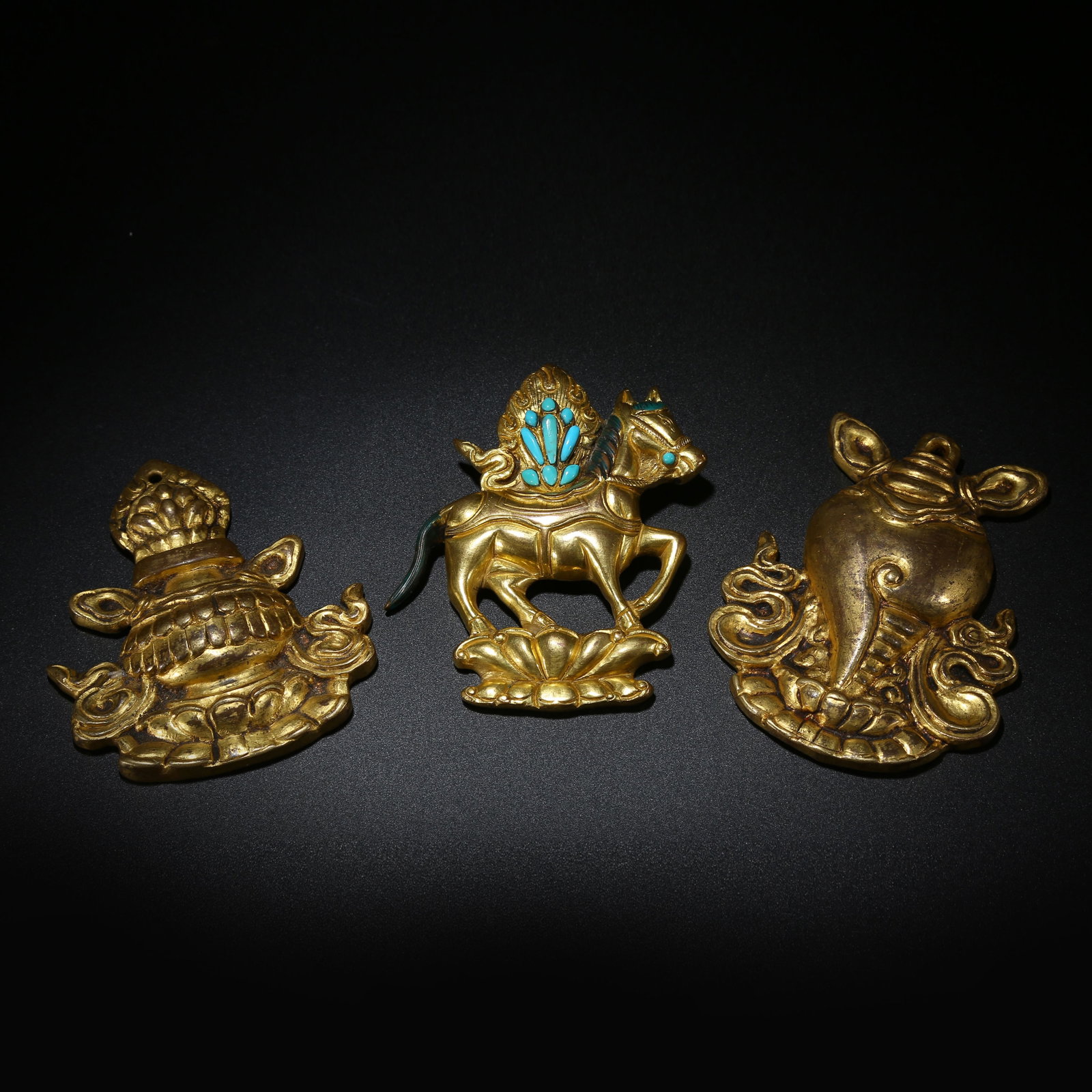 A SET OF GILT BRONZE HORSE TREASURE PENDANTS INLAID WITH TURQUOISE: Set of Gilt Bronze Horse Treasure Pendants Inlaid with Turquoise