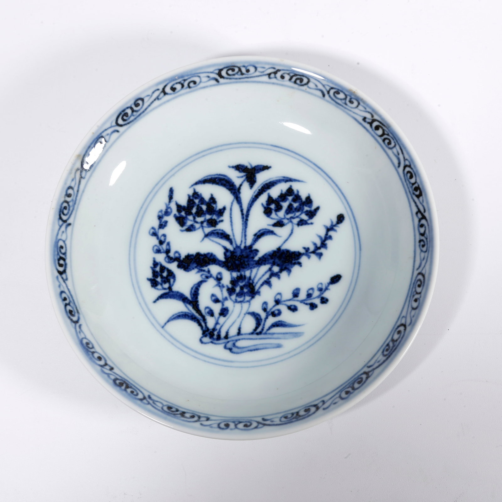 A BLUE AND WHITE WASHER WITH FLORAL AND GRASS PATTERN: Blue and White Washer with Floral and Grass Pattern