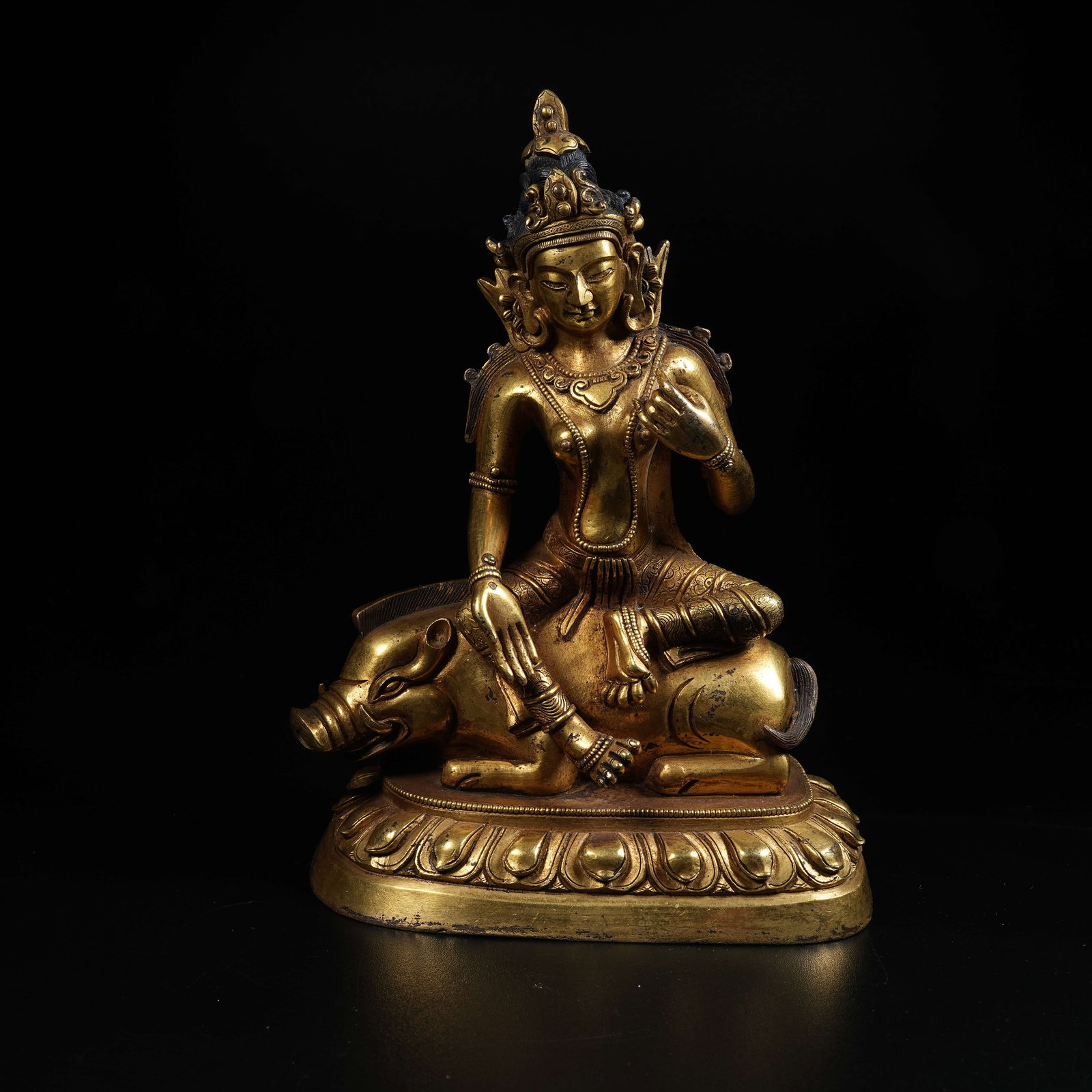 A GILT BRONZE STATUE OF MARICI: Gilt Bronze Statue of Marici