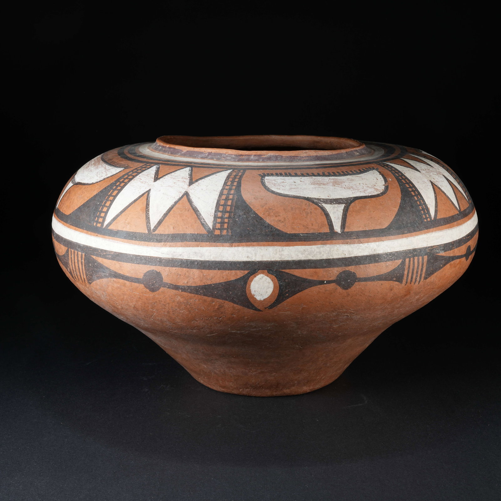 A PAINTED POTTERY JAR OF MAJIAYAO CULTURE (1 of 9)