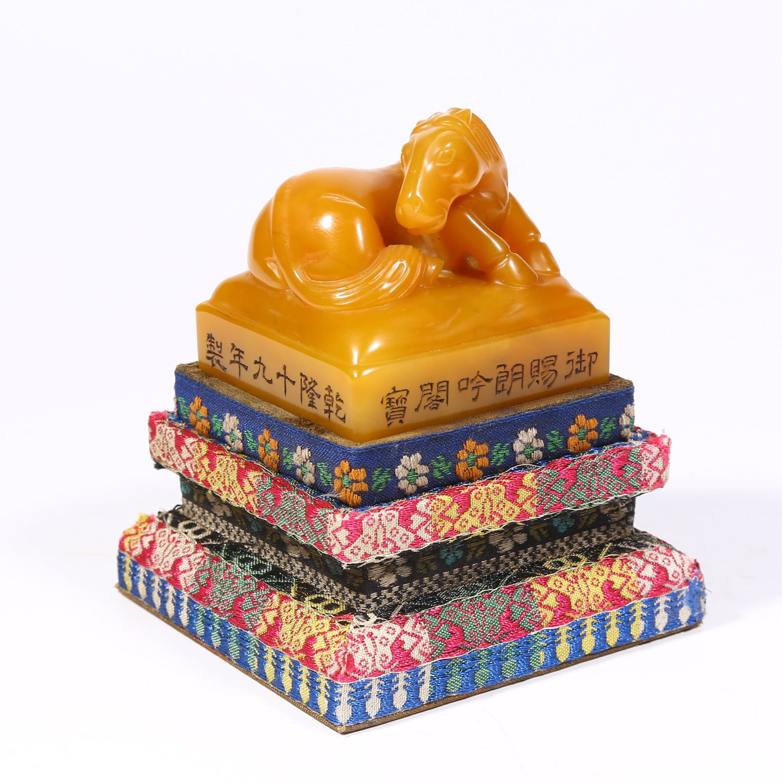 A SHOUSHAN TIANHUANG STONE SEAL WITH HORSE KNOB (1 of 8)