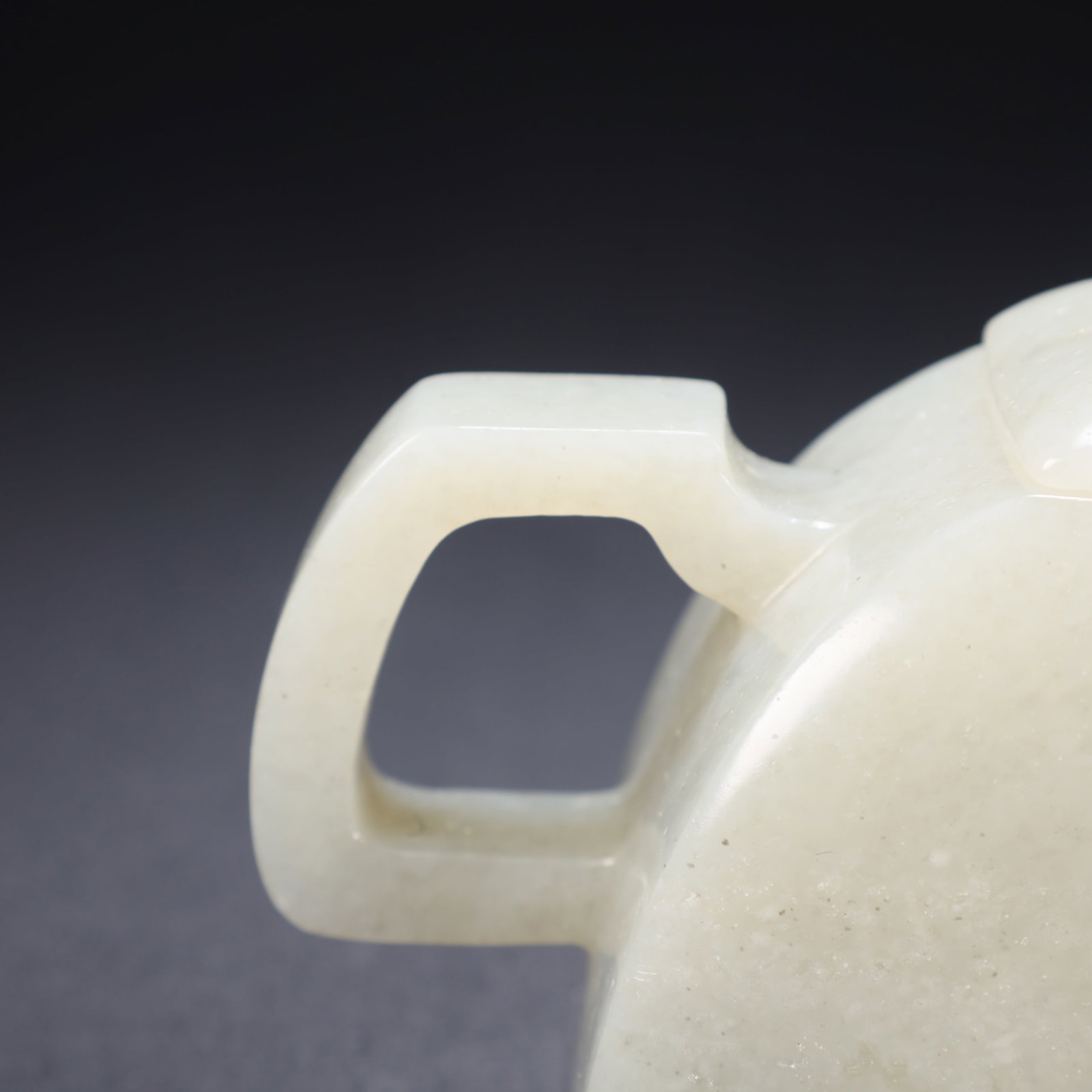 A HETIAN JADE RECTANGULAR PLAIN WINE POT - 2