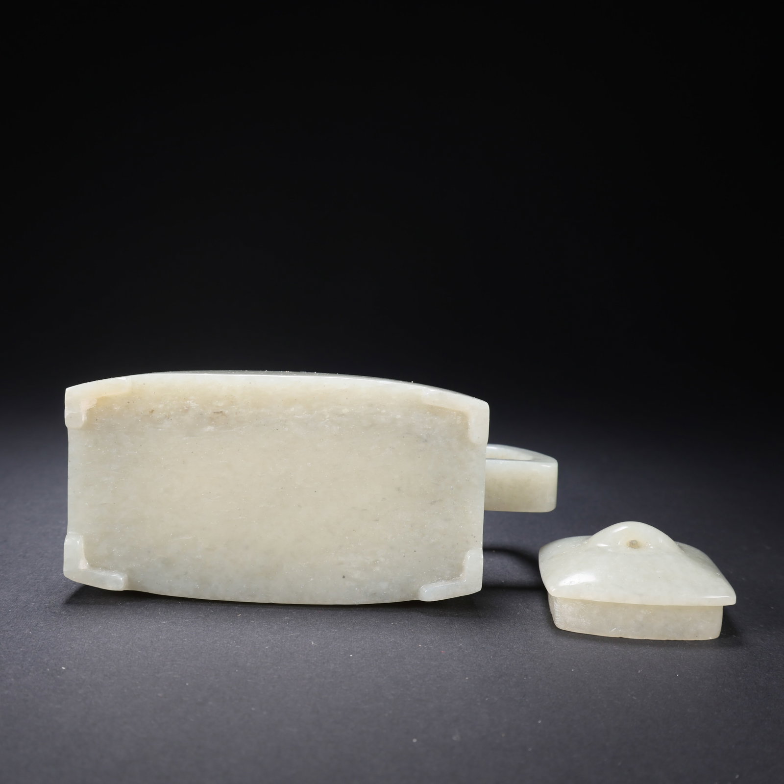 A HETIAN JADE RECTANGULAR PLAIN WINE POT - 9