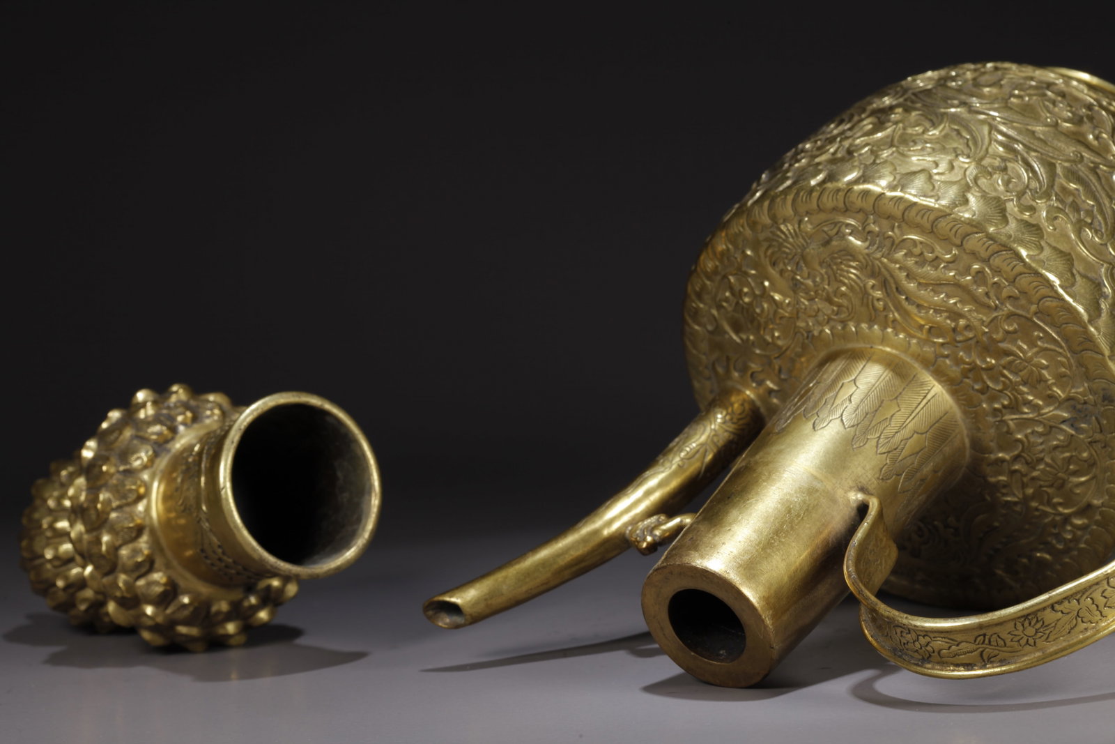 A GILDED BRONZE PHOENIX-PATTERNED TEAPOT - 8