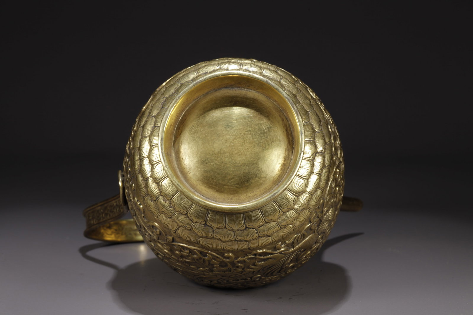 A GILDED BRONZE PHOENIX-PATTERNED TEAPOT - 9