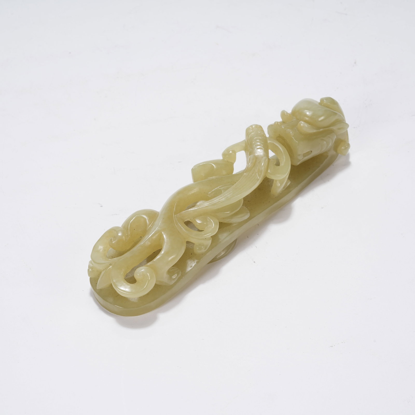 A HETIAN JADE DRAGON HEAD BELT HOOK: Hetian Jade Dragon Head Belt Hook