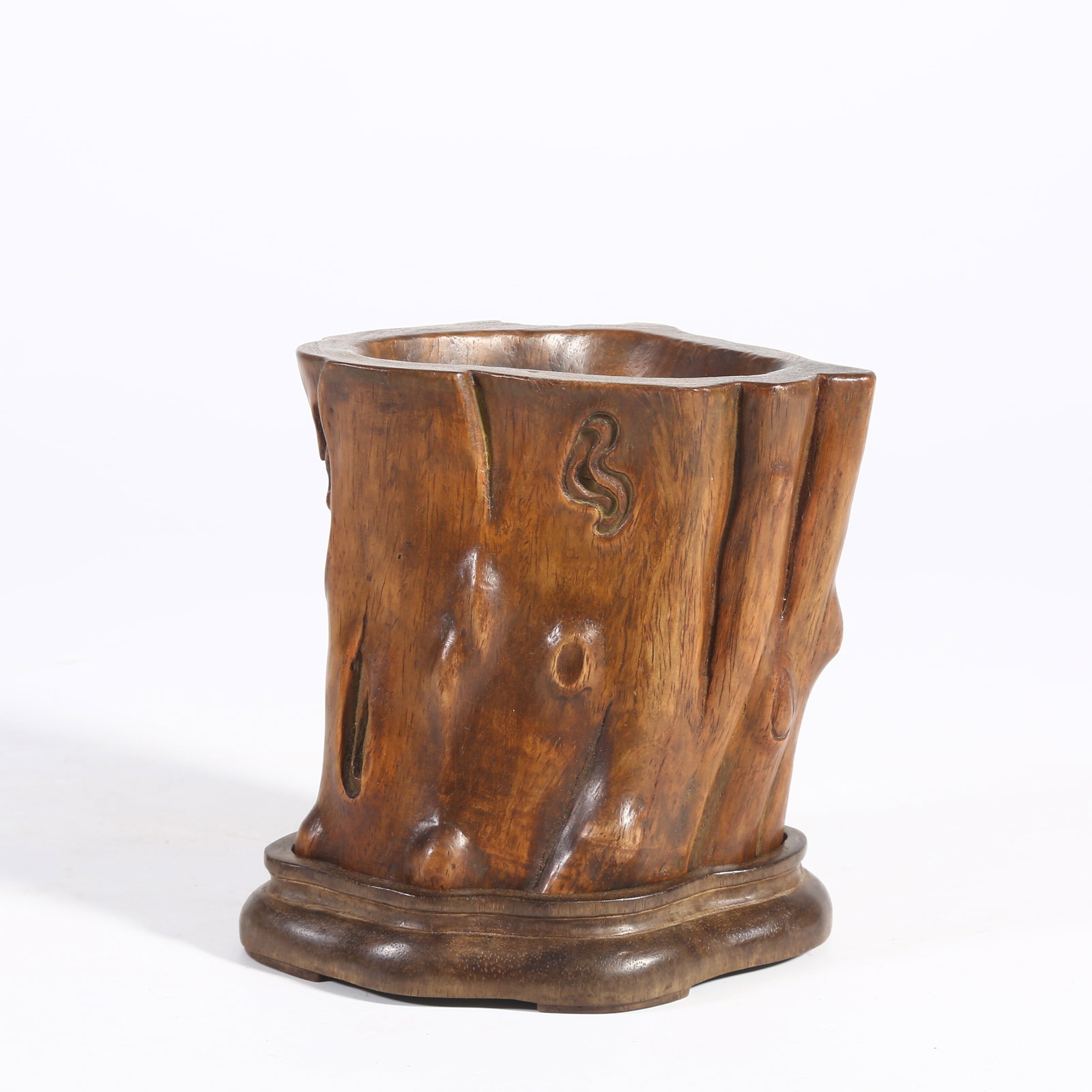 A BRUSH POT MADE FROM HUANGHUALI BURL (1 of 9)
