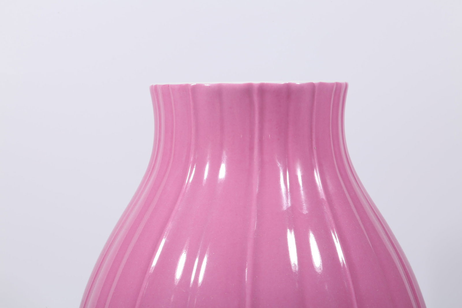 A RASPBERRY-RED GLAZED VASE - 2