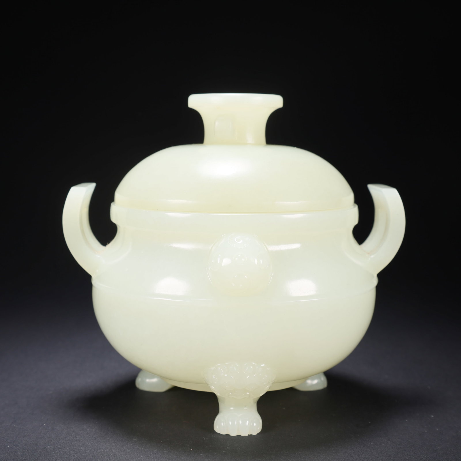A HETIAN JADE TRIPLE-BEAST-HEAD FOOTED DOUBLE-HANDLED COVERED CENSER (1 of 9)