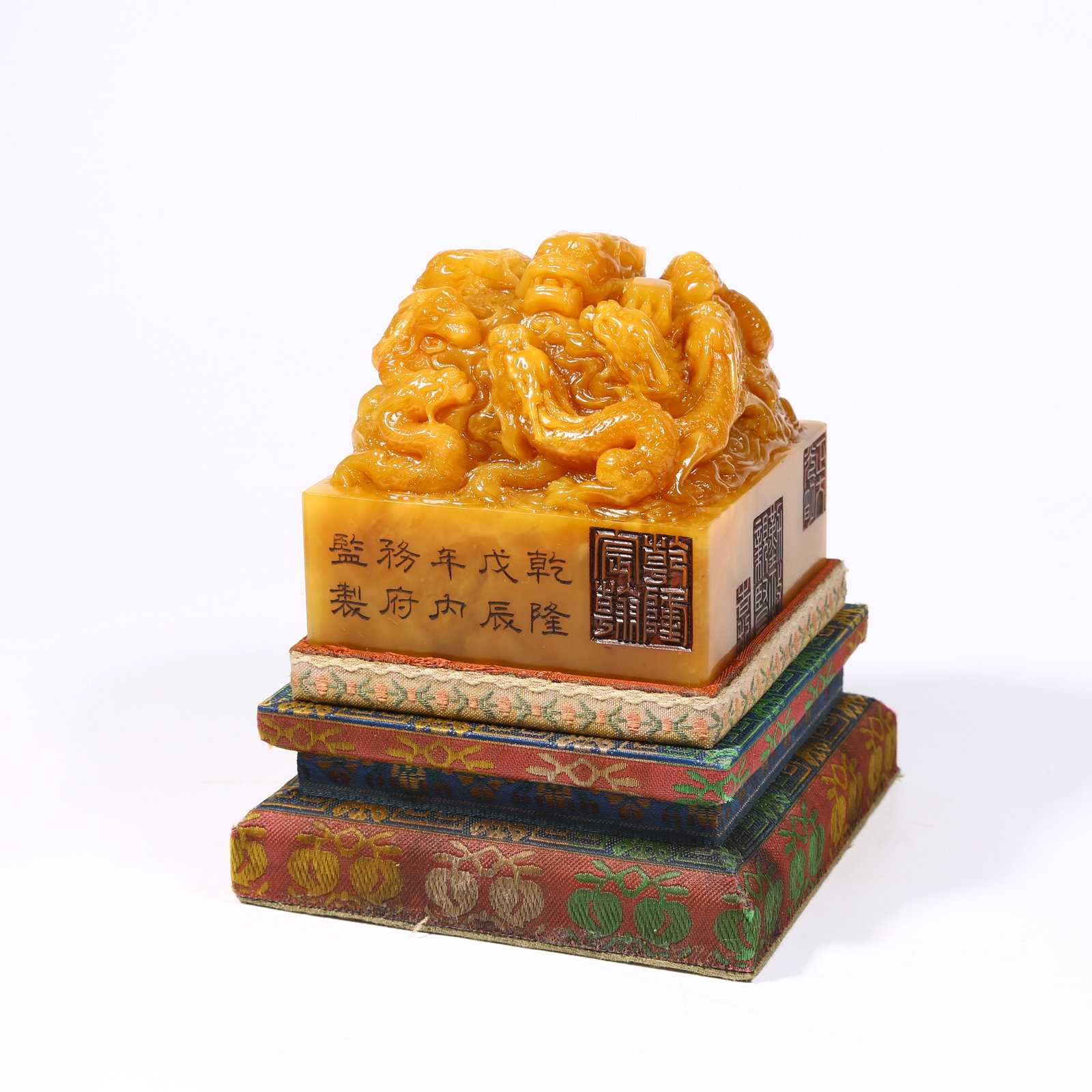 A SHOUSHAN TIANHUANG STONE SEAL WITH NINE-DRAGON PATTERN (1 of 8)