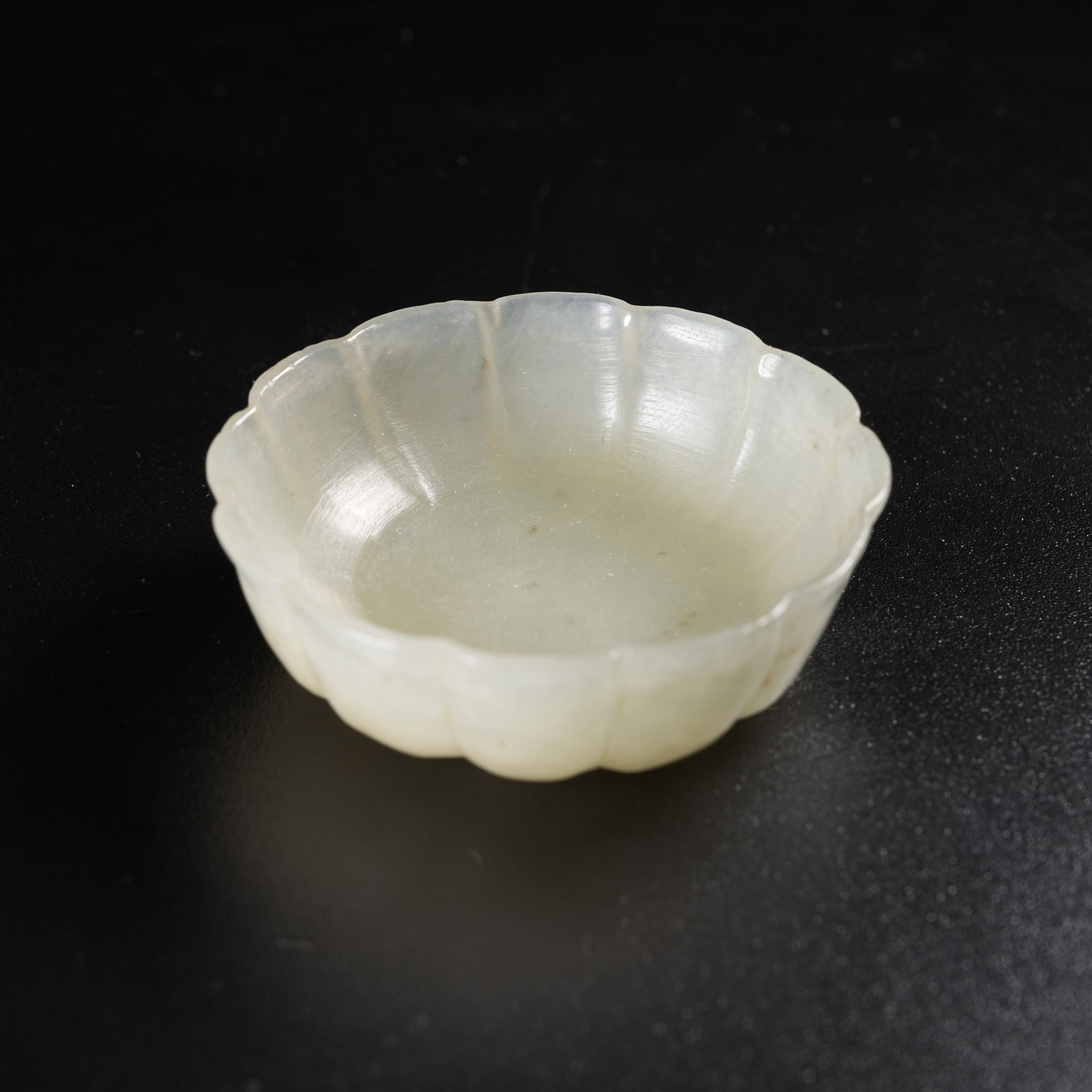 A HETIAN JADE FOLIATE-RIM BRUSH WASHER (1 of 9)