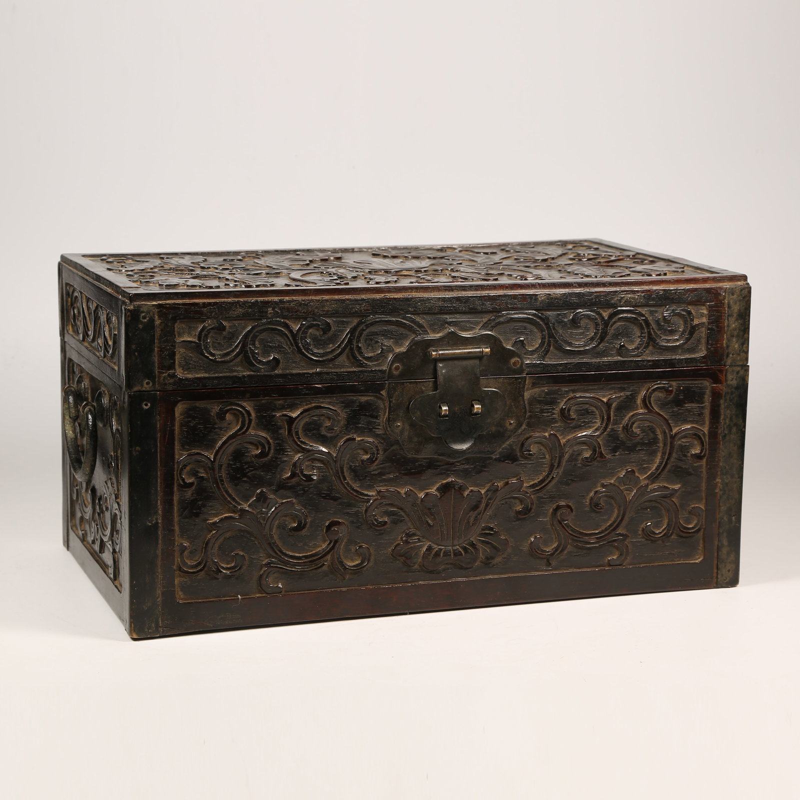 A ZITAN WOOD SQUARE COVERED BOX WITH PASSIONFLOWER MOTIFS (1 of 9)