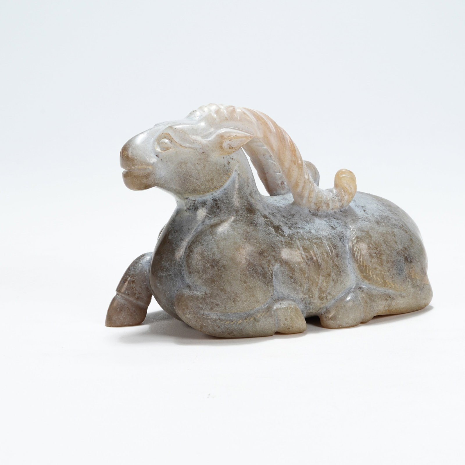 A ARCHAIC JADE RECLINING SHEEP ORNAMENT (1 of 8)