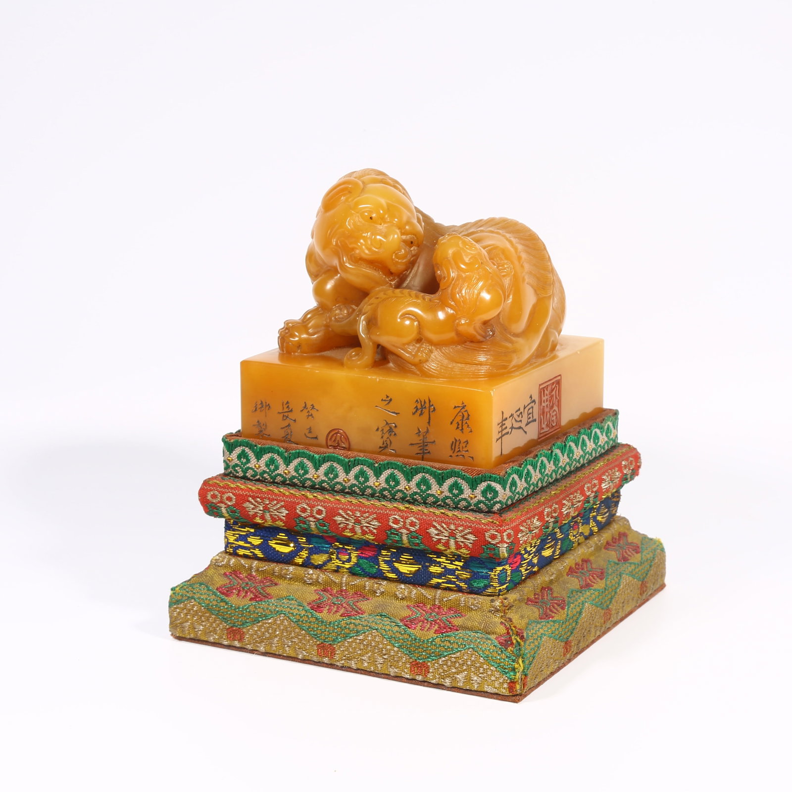 A SHOUSHAN TIANHUANG STONE SEAL WITH BEAST-SHAPED KNOB: Shoushan Tianhuang stone seal with beast-shaped knob