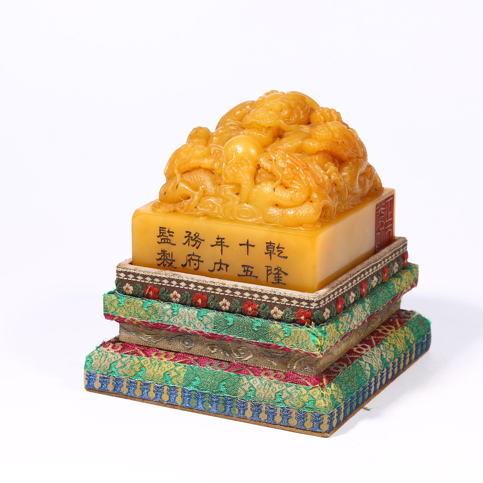 A SHOUSHAN TIANHUANG STONE SEAL WITH DRAGON KNOB (1 of 8)