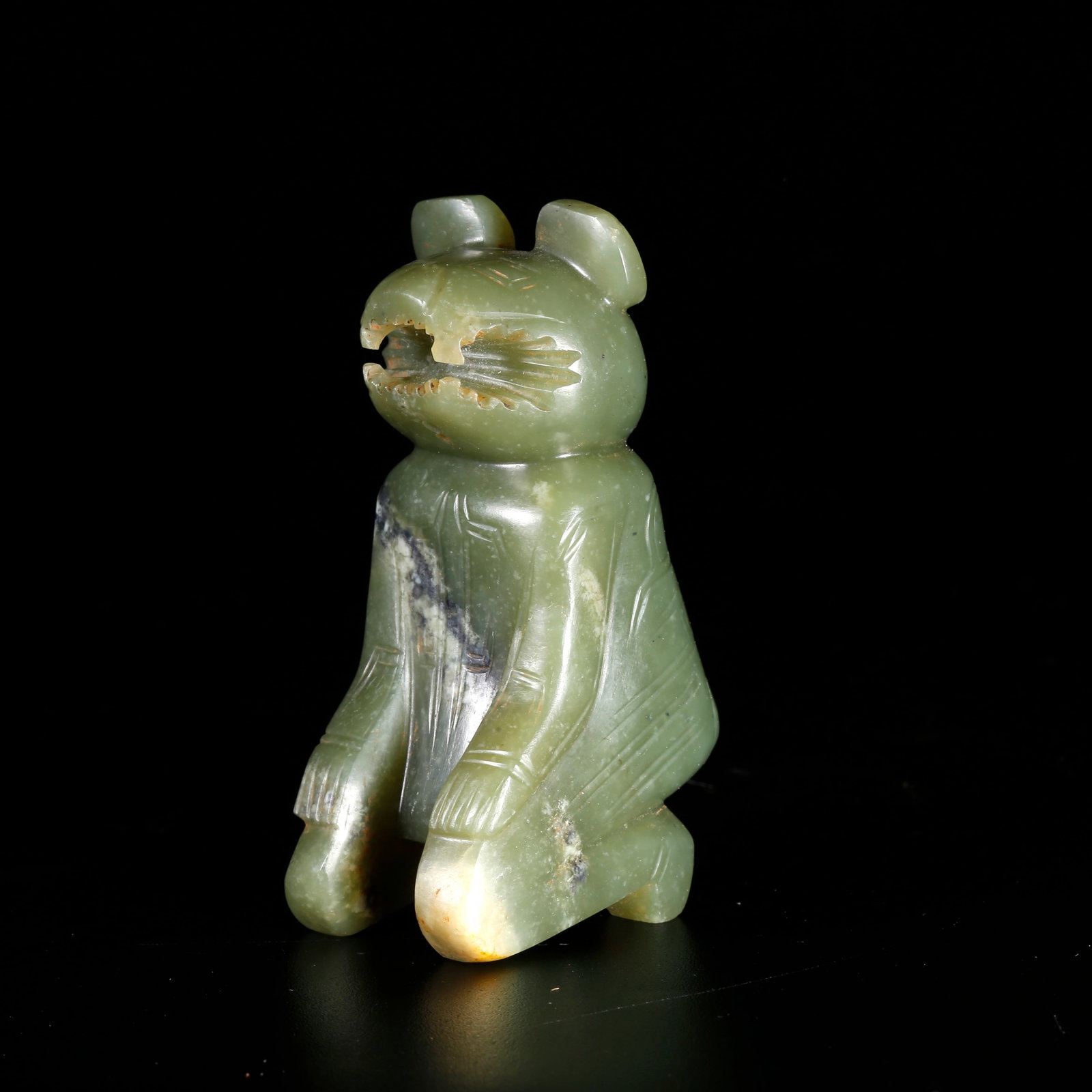 A HETIAN GREEN JADE CARVED ANIMAL-SHAPED ORNAMENT: Hetian green jade carved animal-shaped ornament