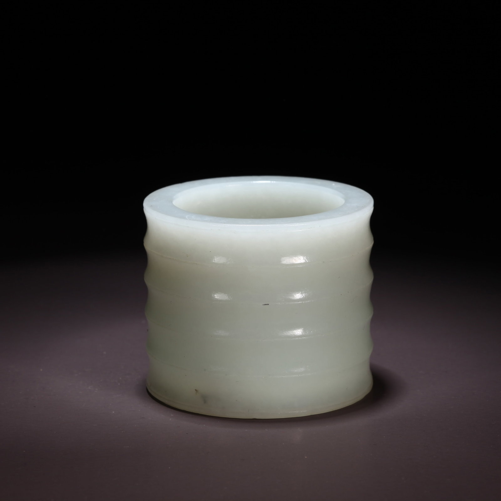 A HETIAN JADE QIN-SHAPED INCENSE BURNER WITH STRING PATTERN (1 of 9)